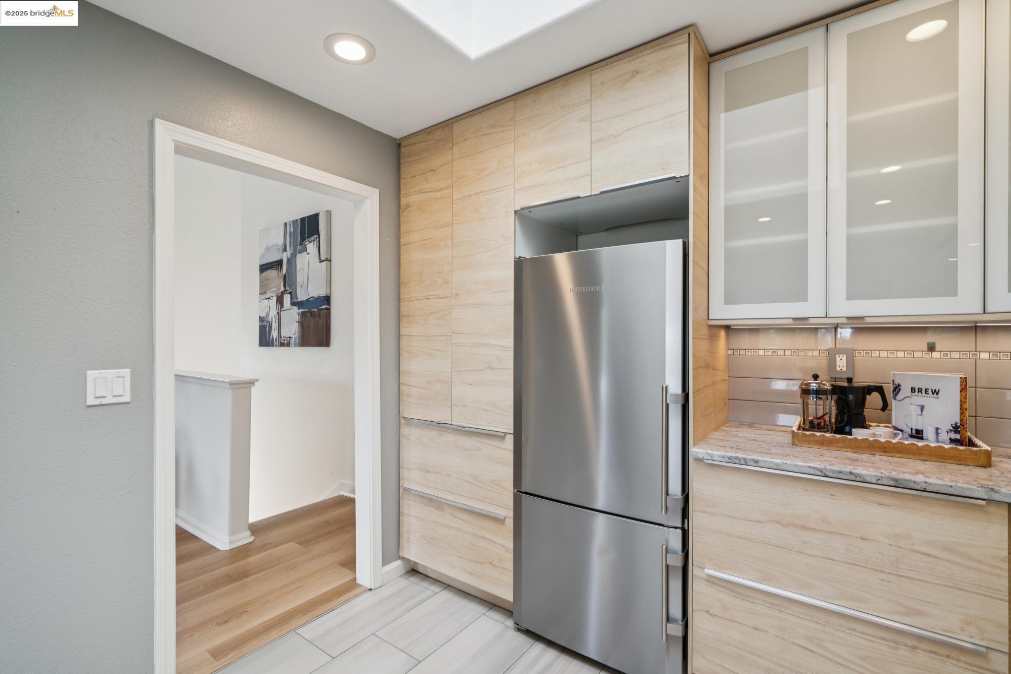 6656 Charing Cross Rd