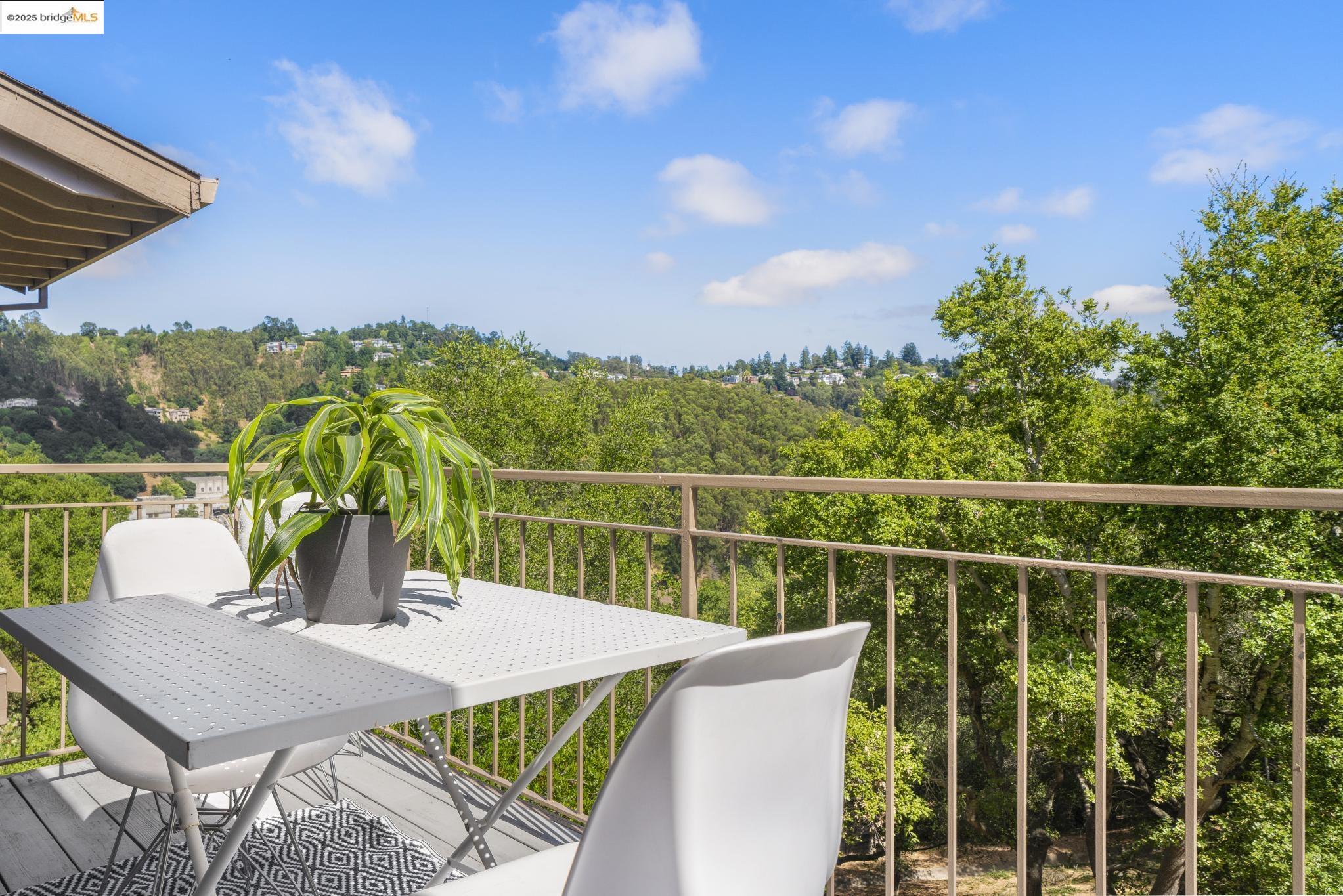 6656 Charing Cross Rd