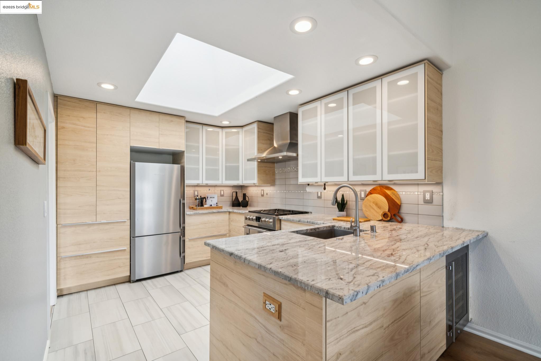 6656 Charing Cross Rd