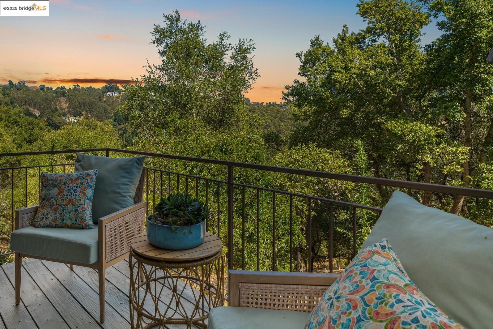 6656 Charing Cross Rd