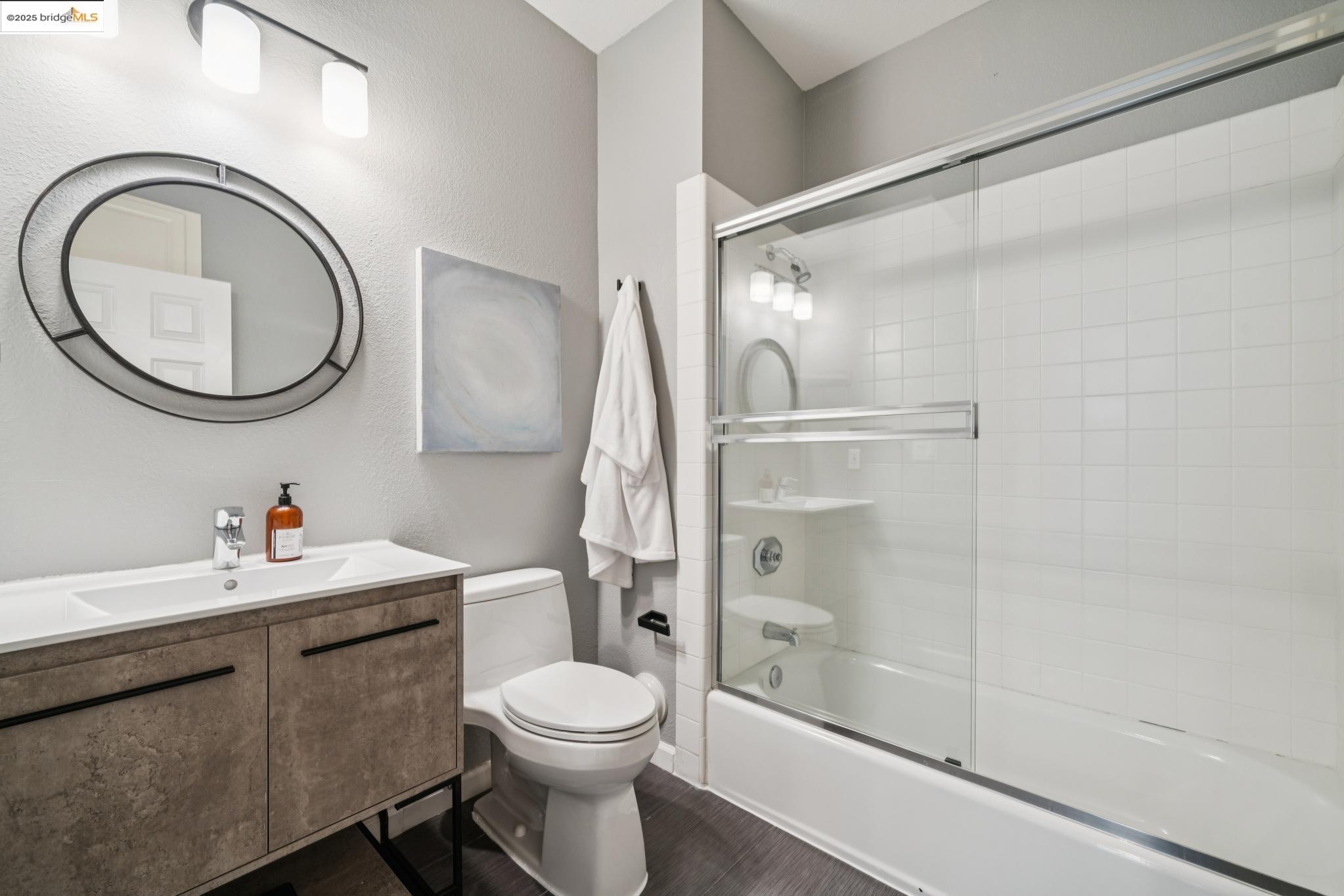 6656 Charing Cross Rd