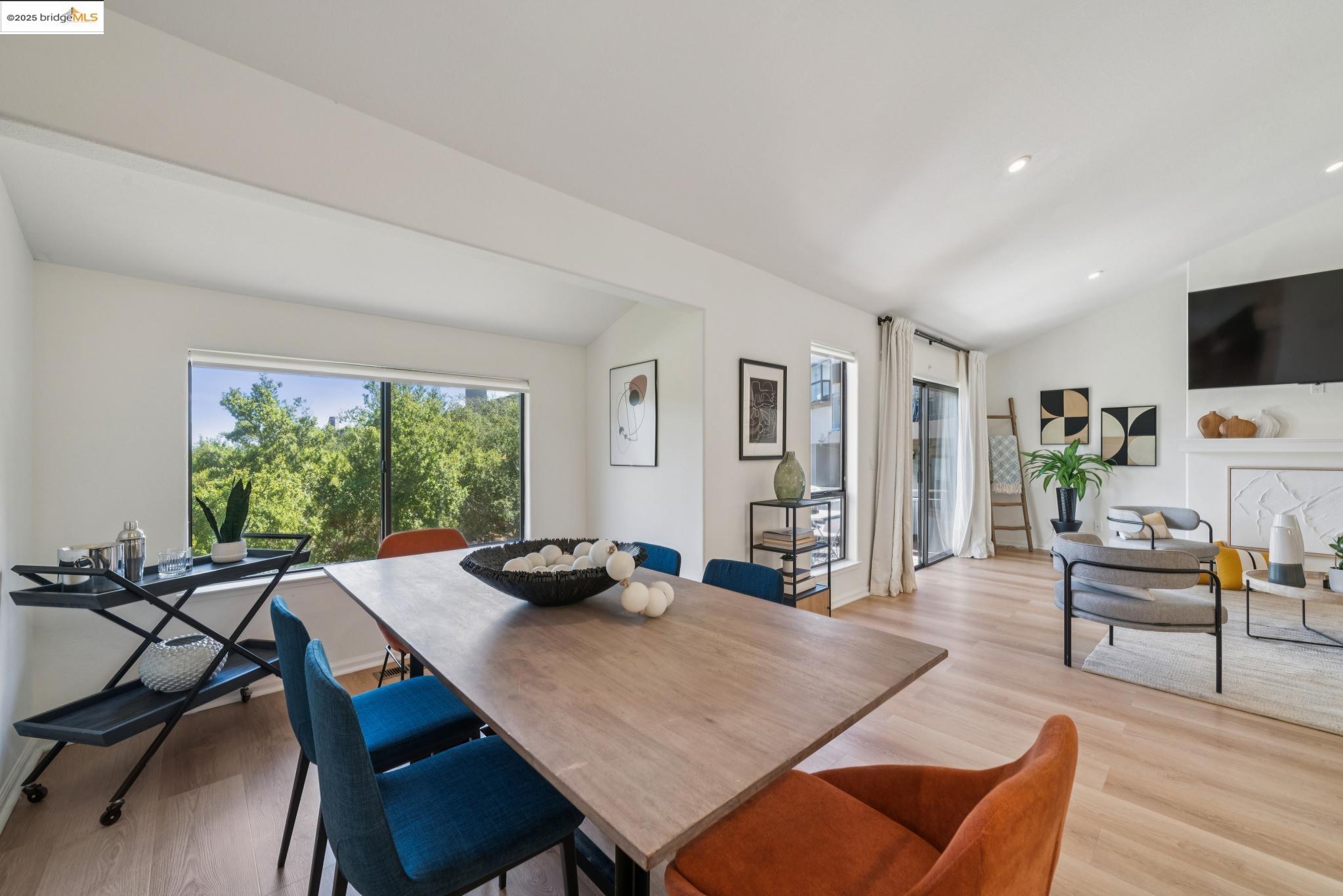 6656 Charing Cross Rd