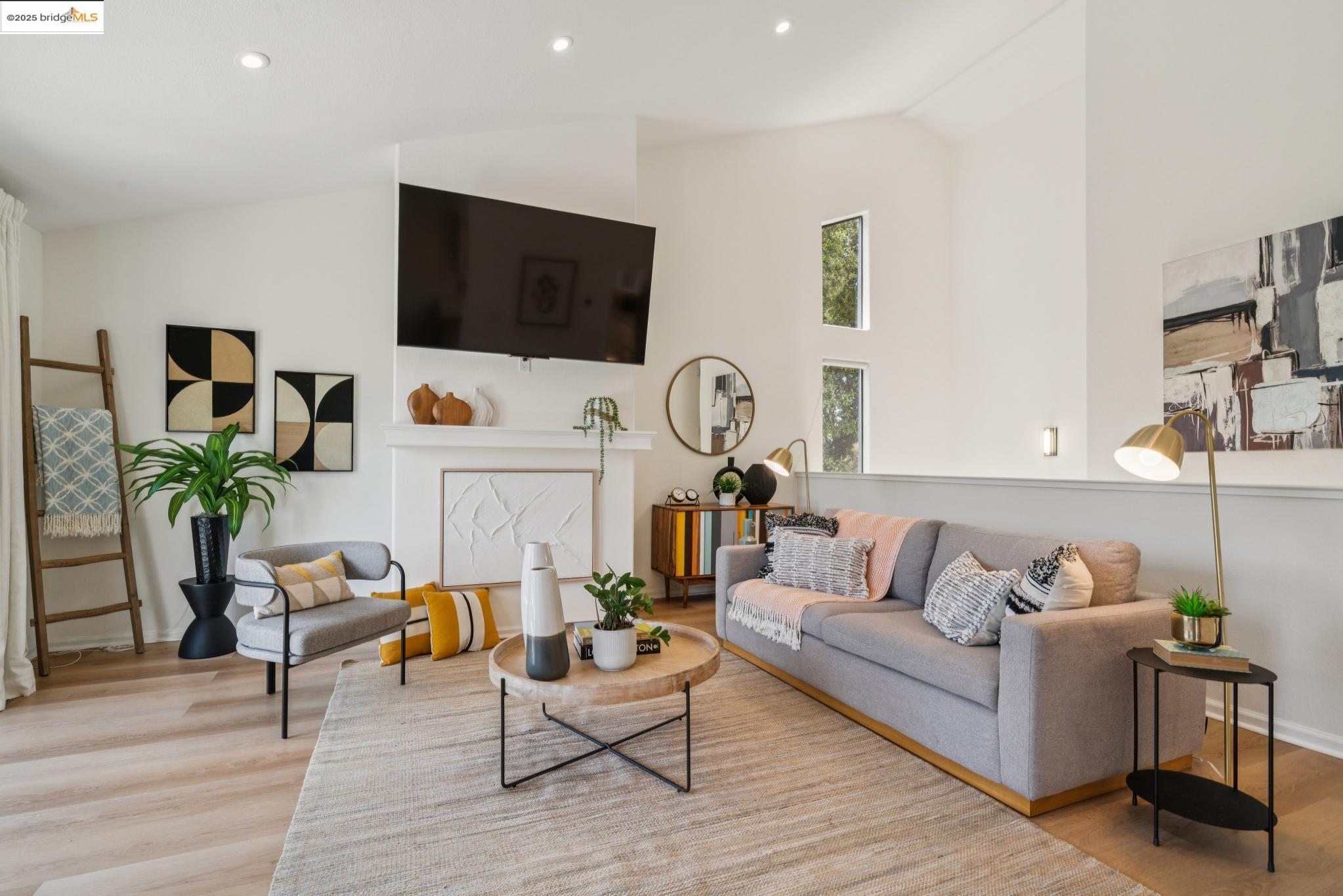 6656 Charing Cross Rd