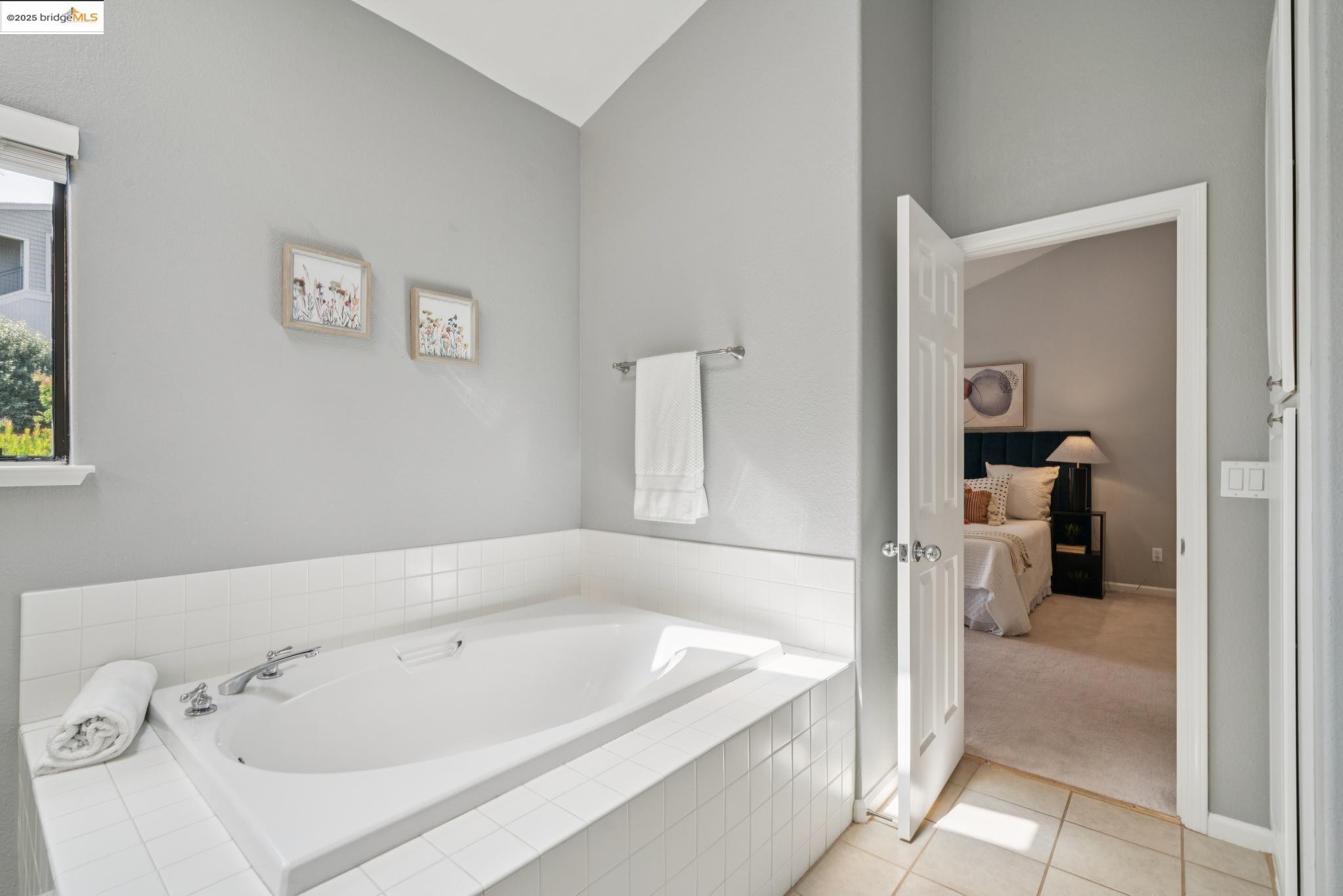 6656 Charing Cross Rd