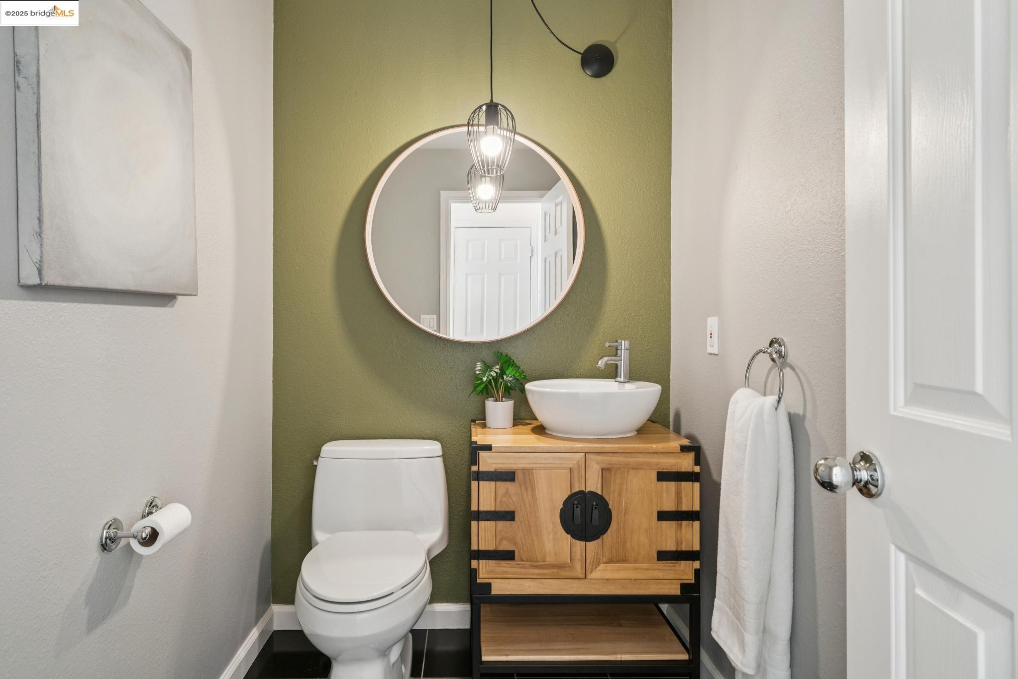 6656 Charing Cross Rd