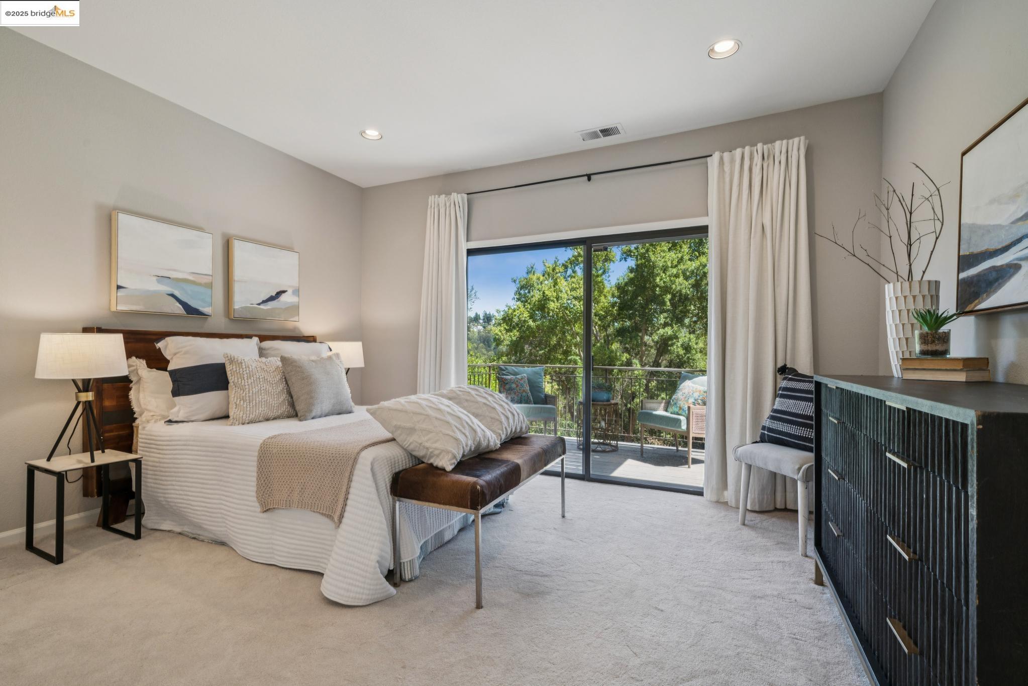 6656 Charing Cross Rd