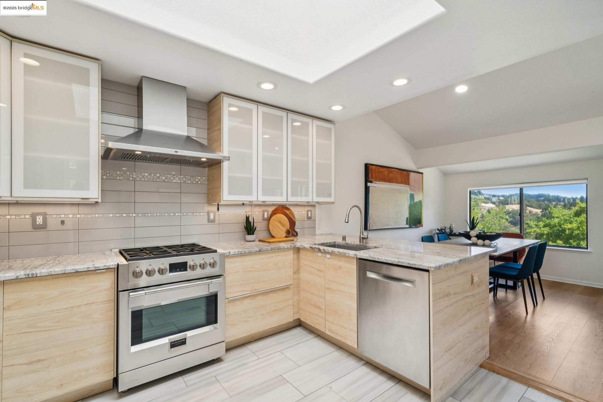 6656 Charing Cross Rd