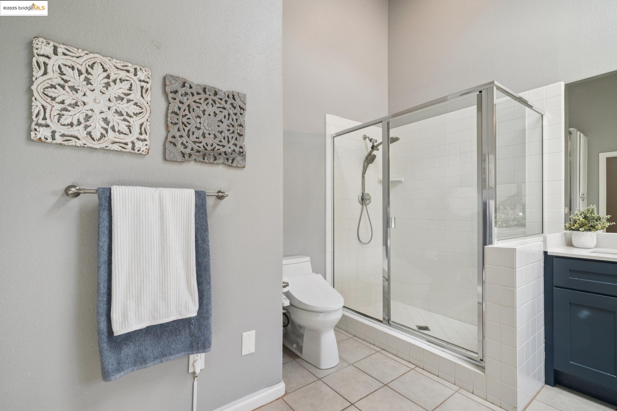 6656 Charing Cross Rd