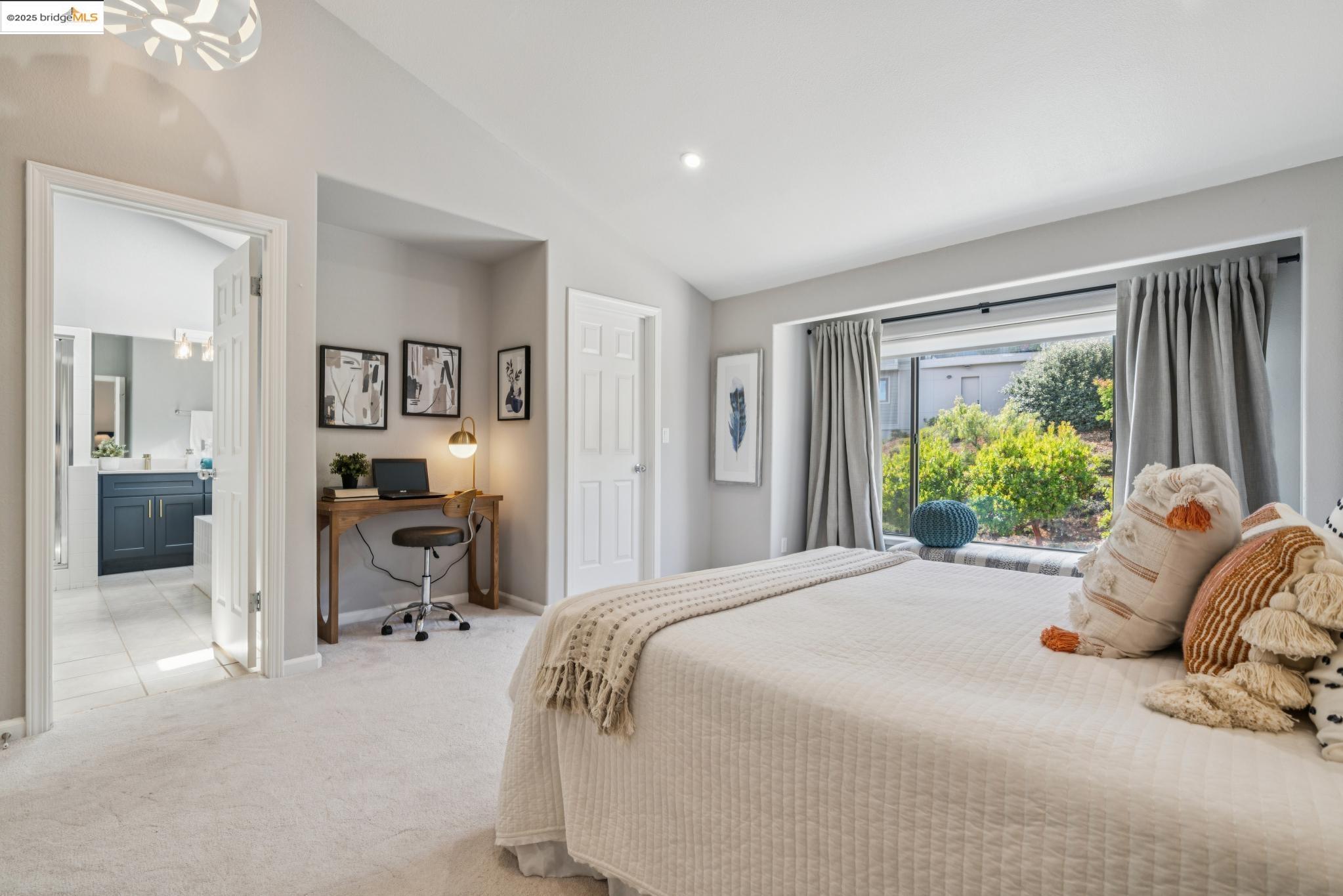 6656 Charing Cross Rd