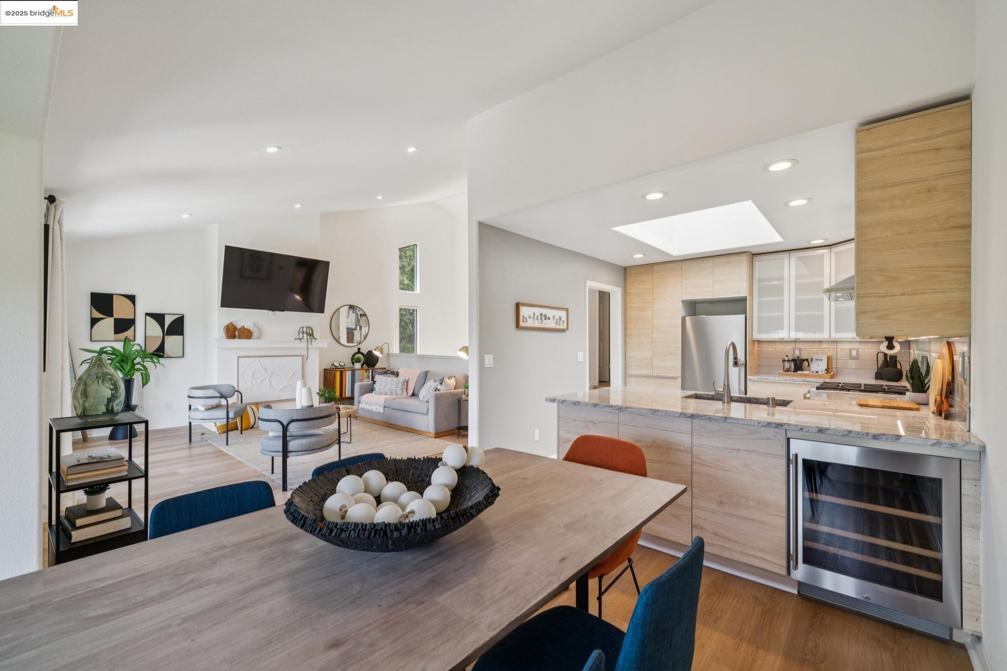 6656 Charing Cross Rd