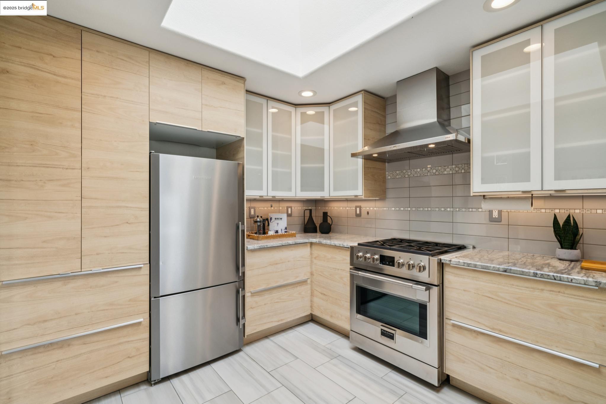 6656 Charing Cross Rd