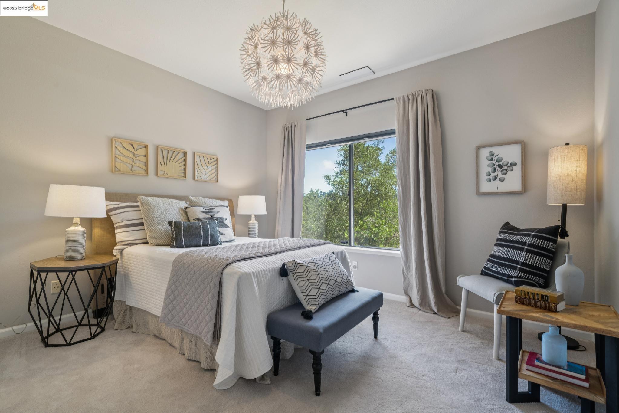 6656 Charing Cross Rd