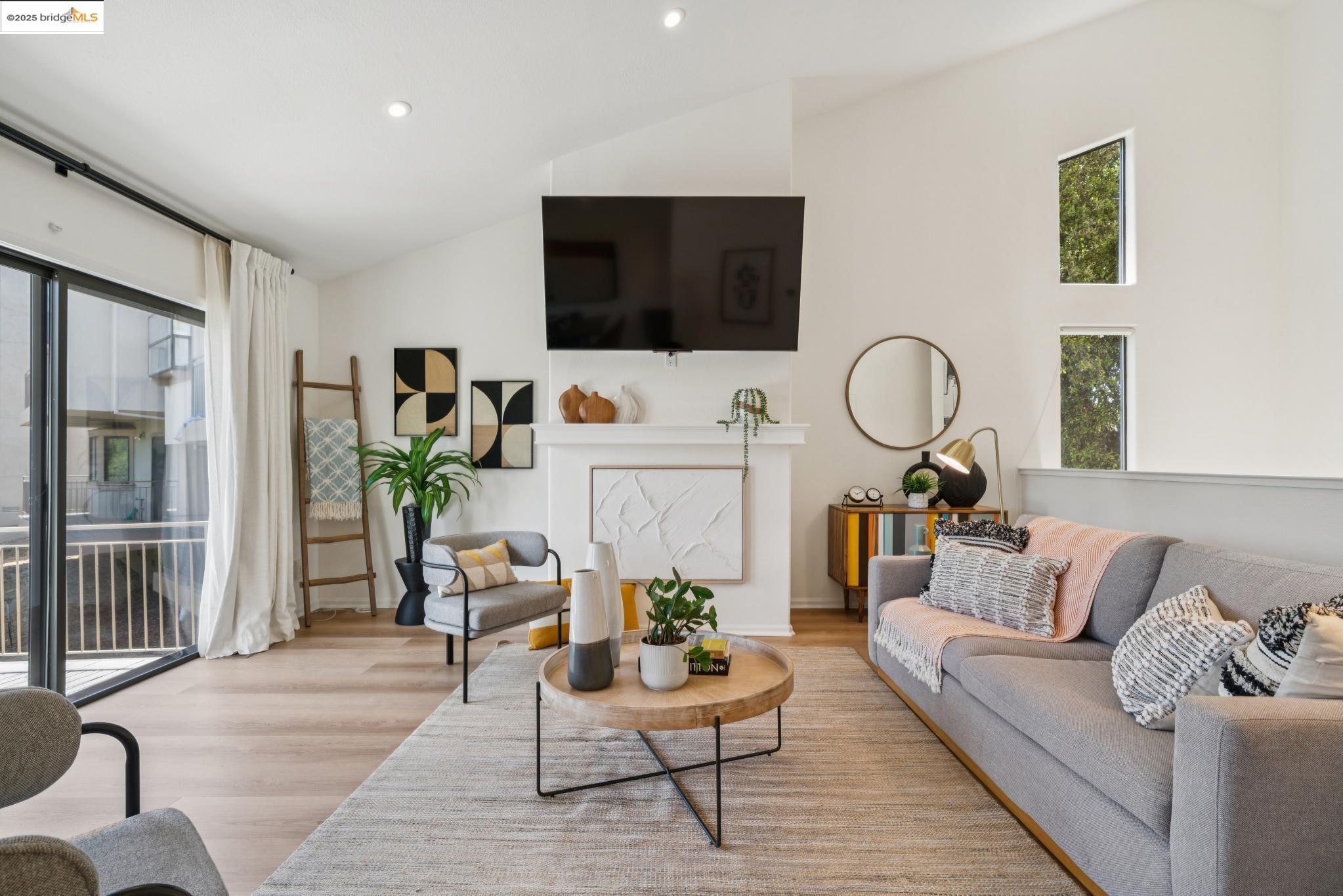 6656 Charing Cross Rd