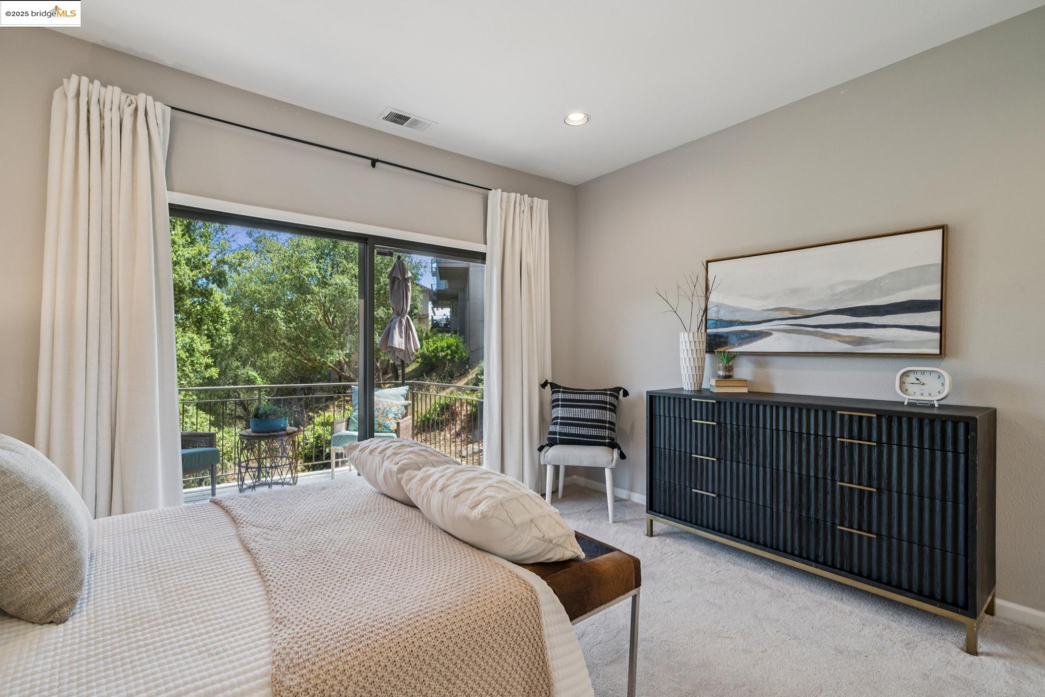 6656 Charing Cross Rd