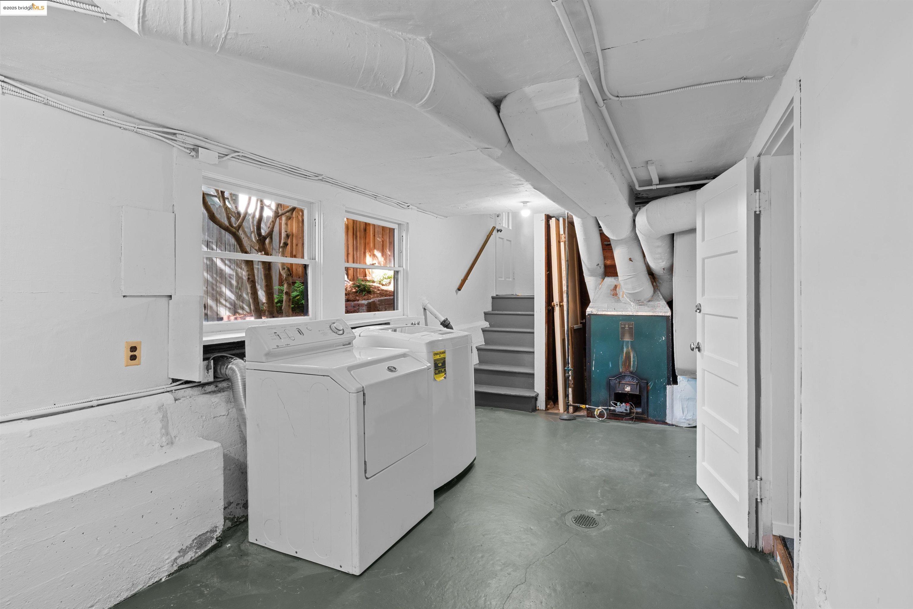 1067 Neilson St