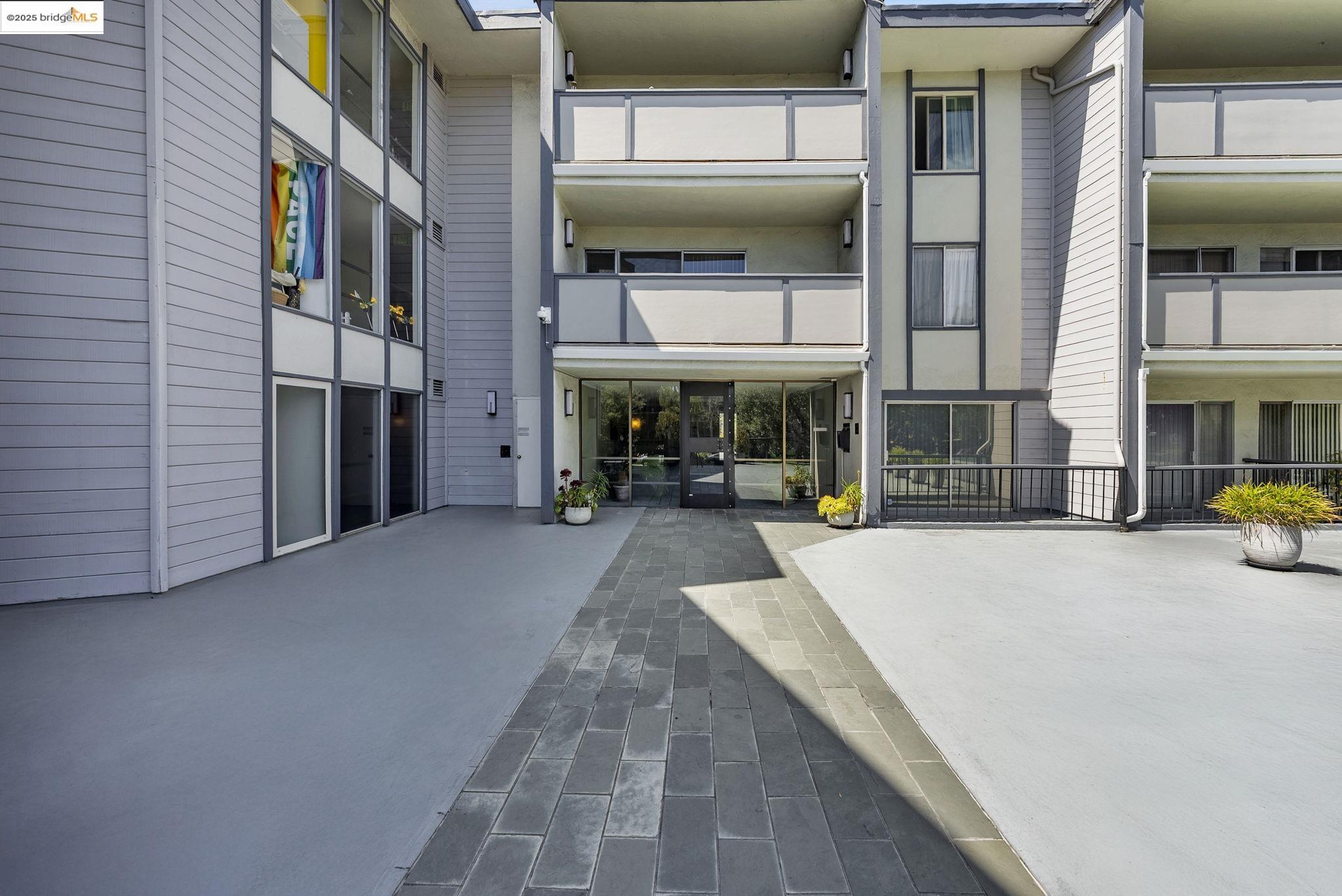 567 Oakland Ave. Unit: 101