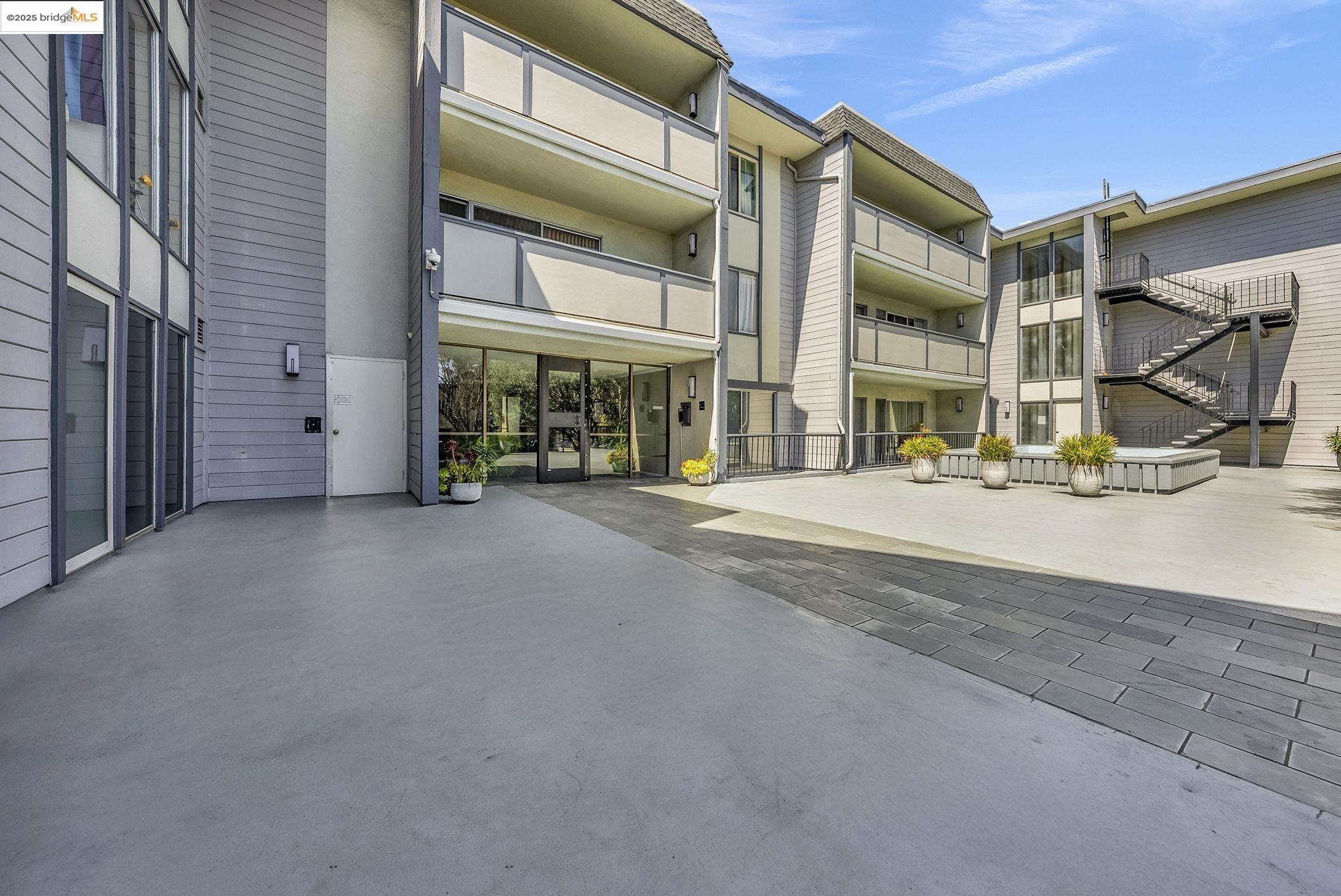 567 Oakland Ave. Unit: 101