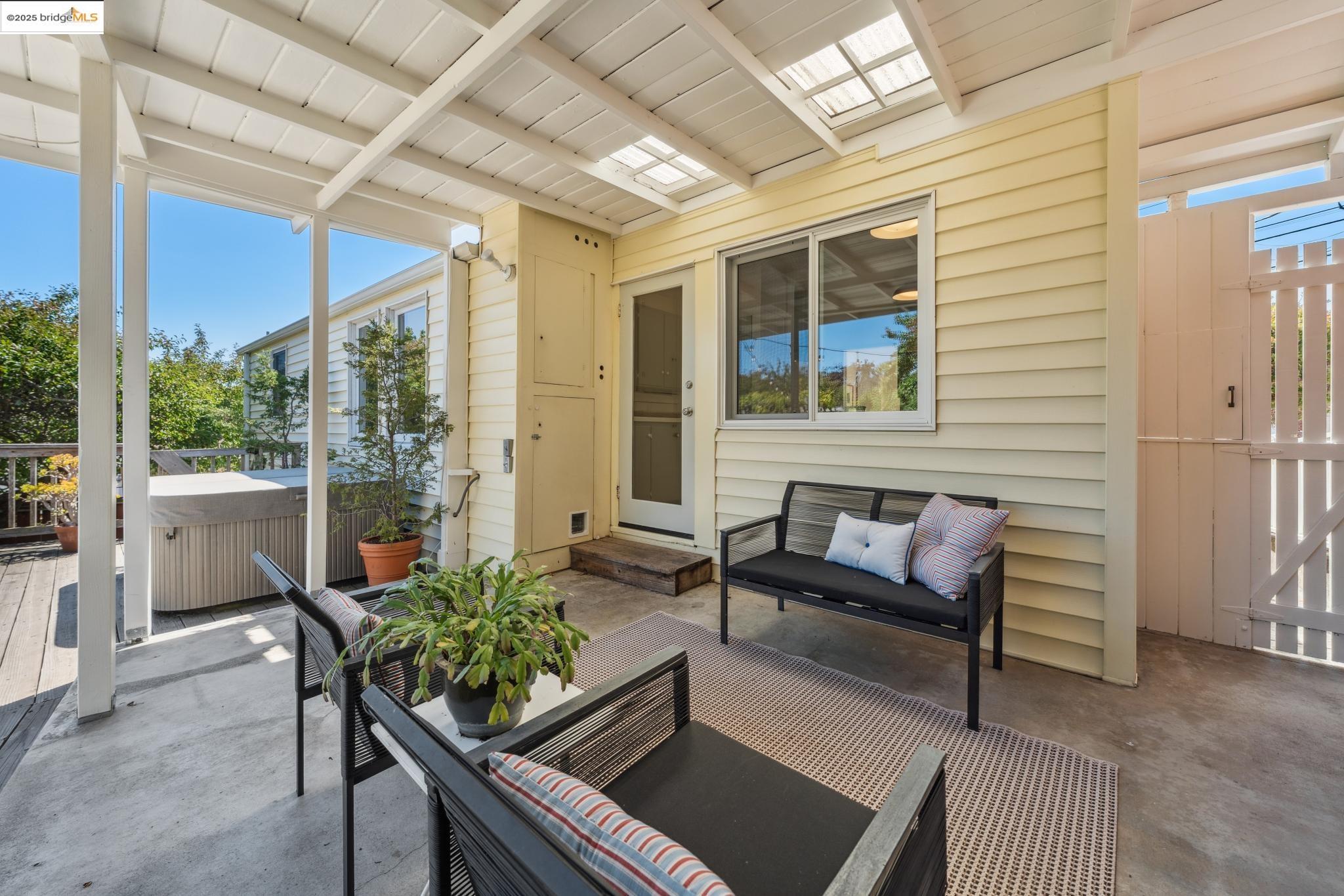 1736 Santa Clara St