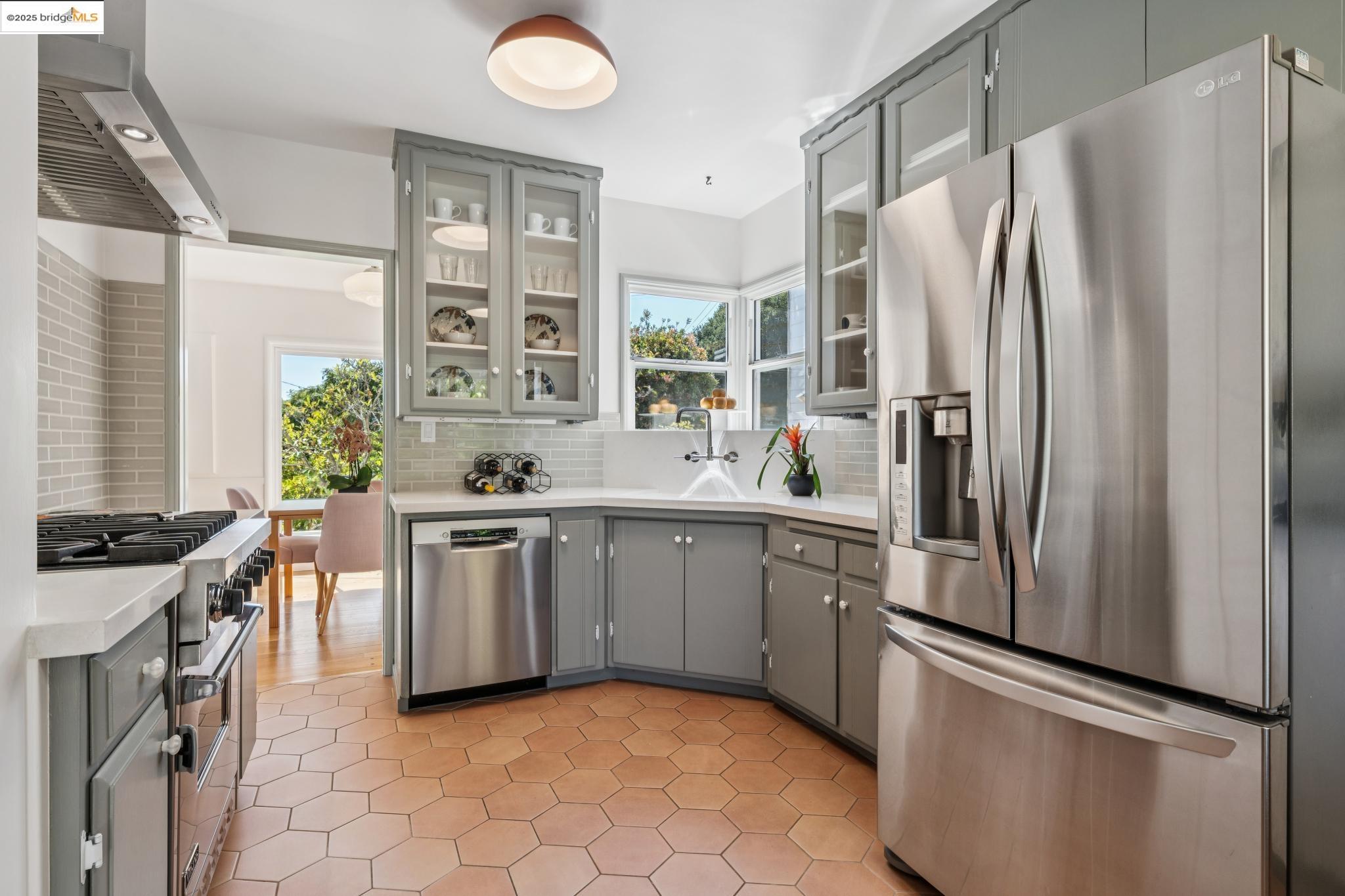1736 Santa Clara St