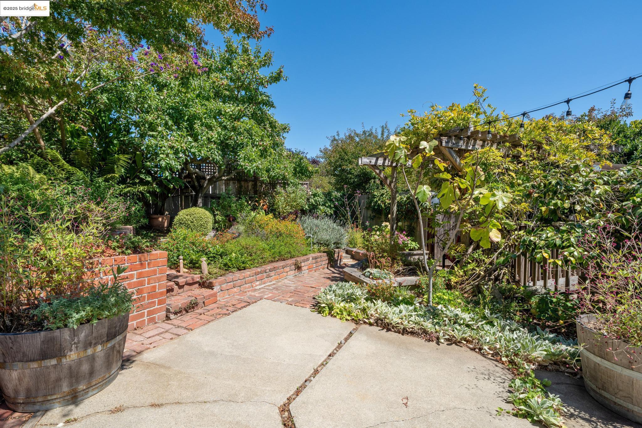 1736 Santa Clara St