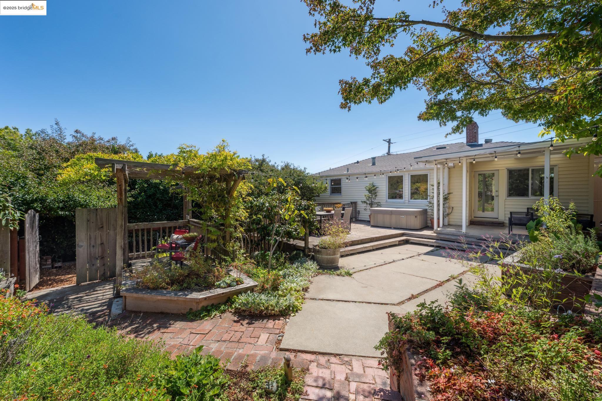 1736 Santa Clara St