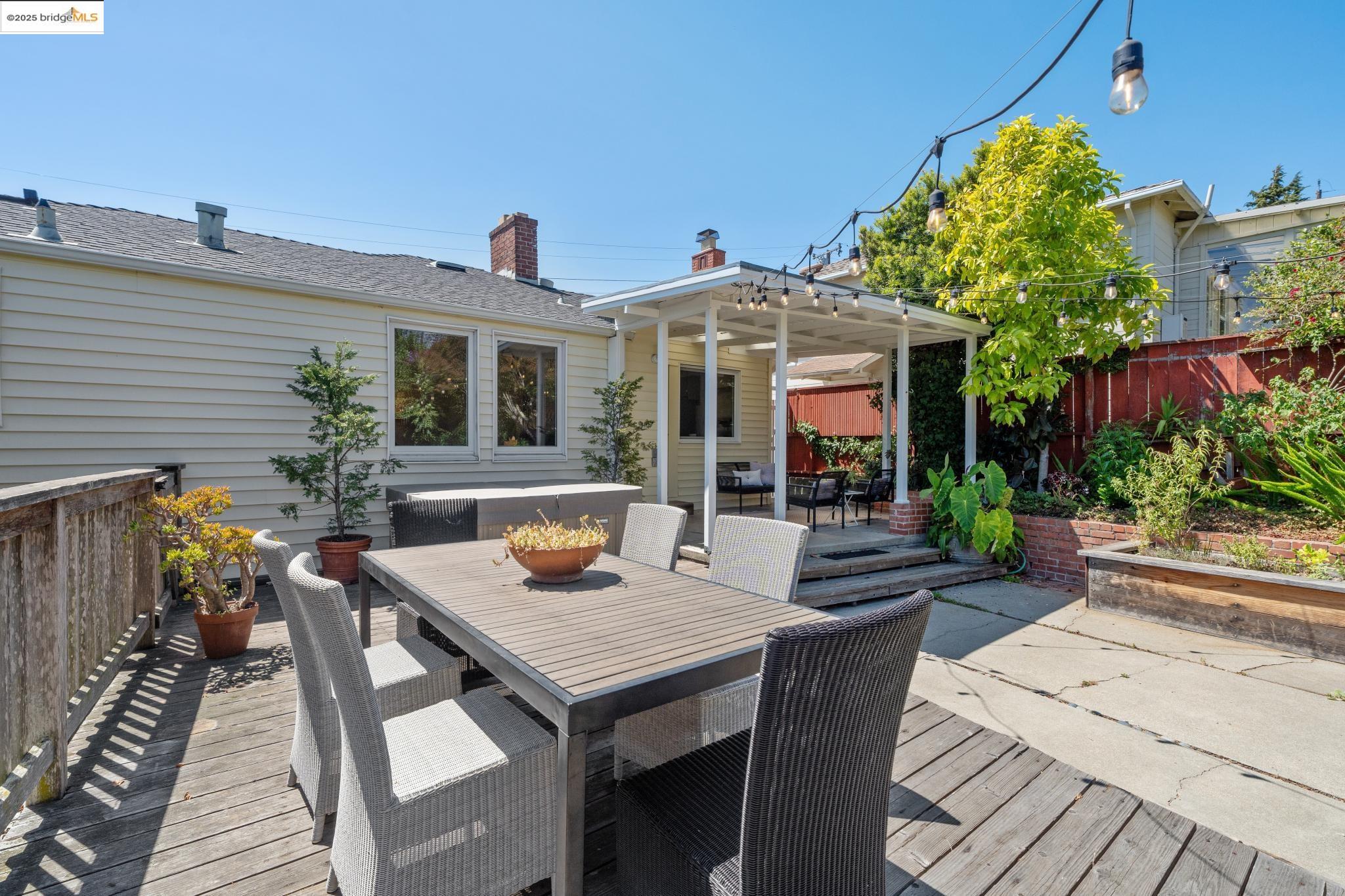1736 Santa Clara St