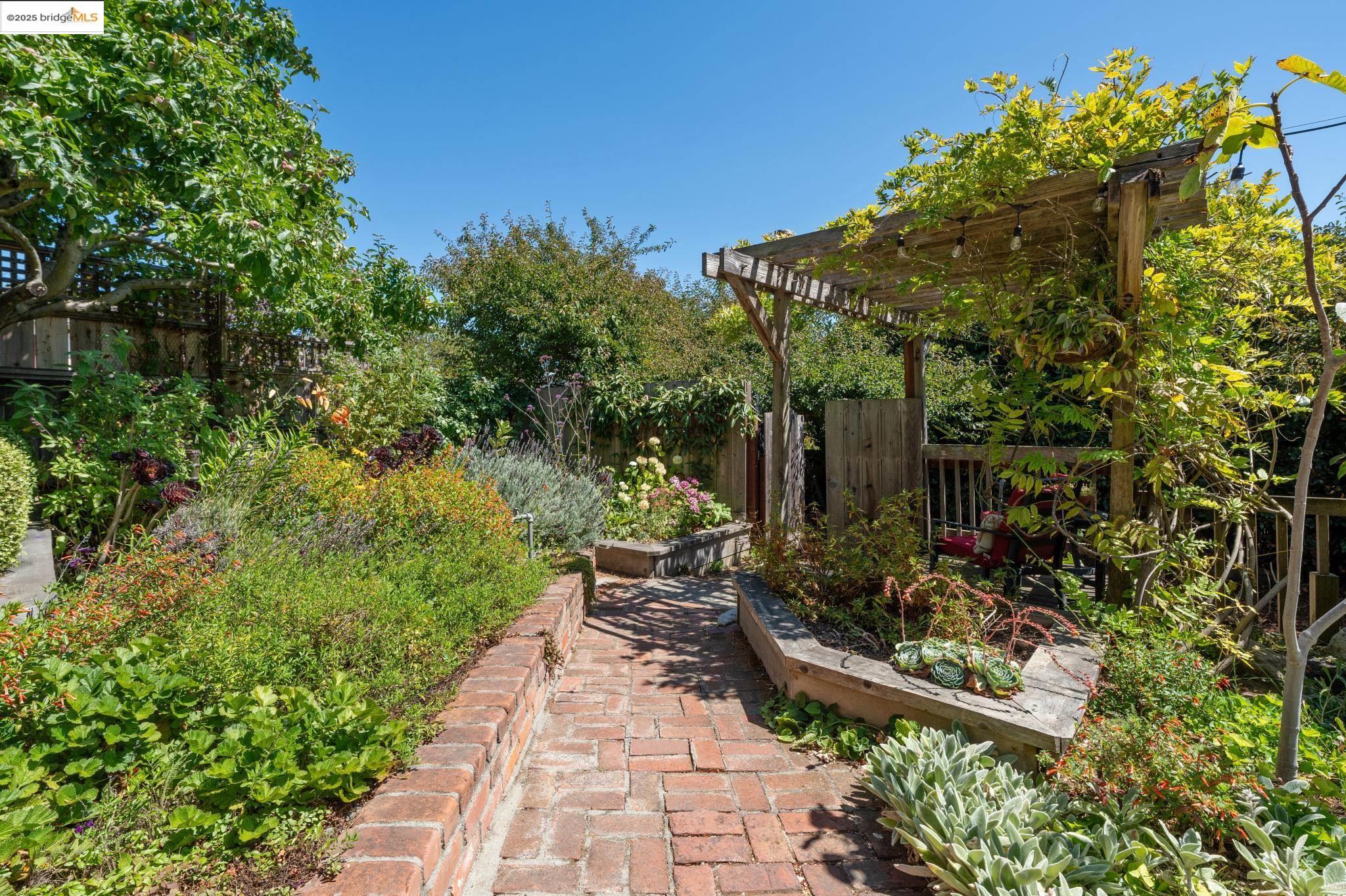 1736 Santa Clara St