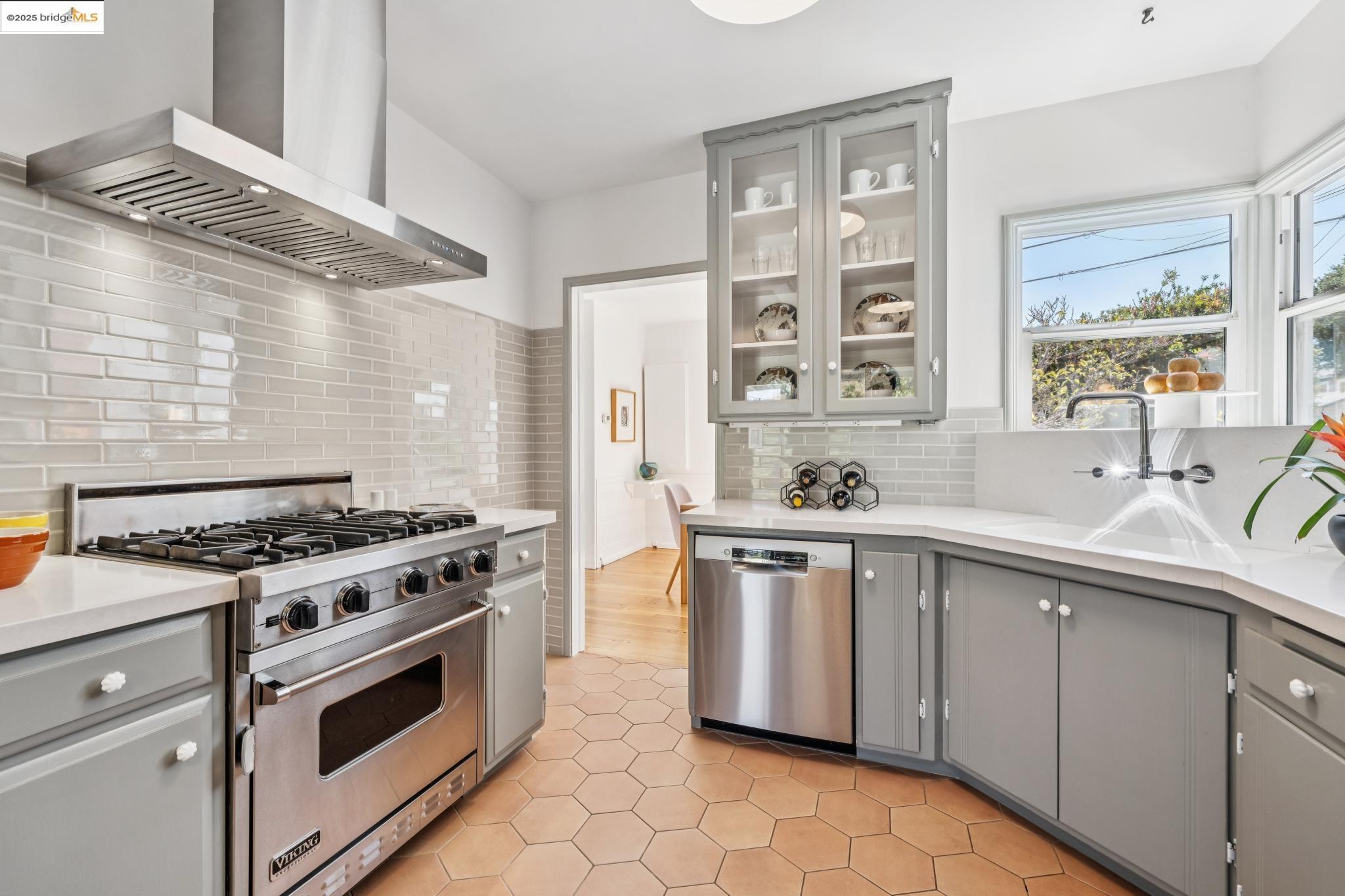 1736 Santa Clara St