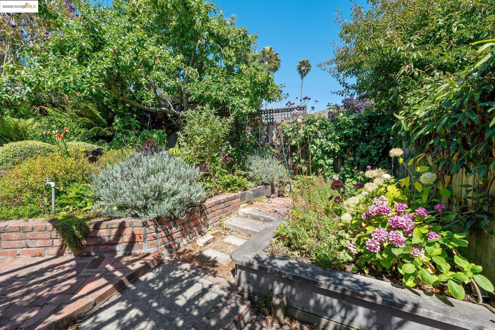 1736 Santa Clara St