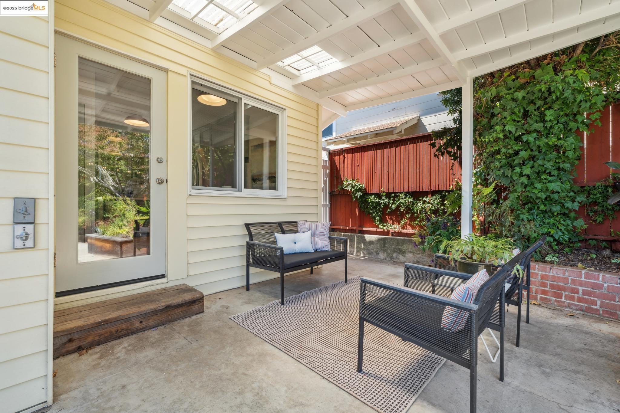 1736 Santa Clara St