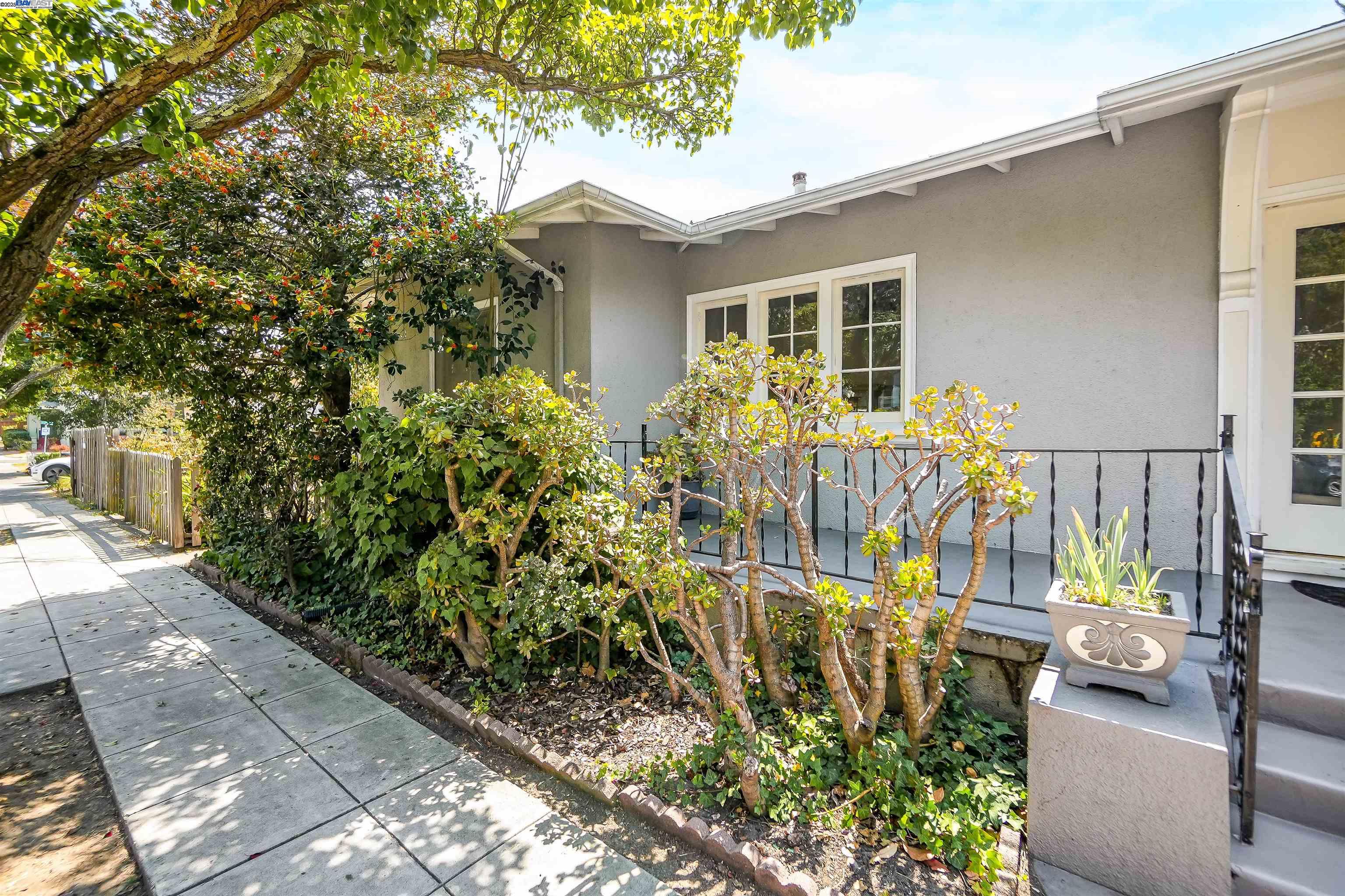 57 Entrada Ave