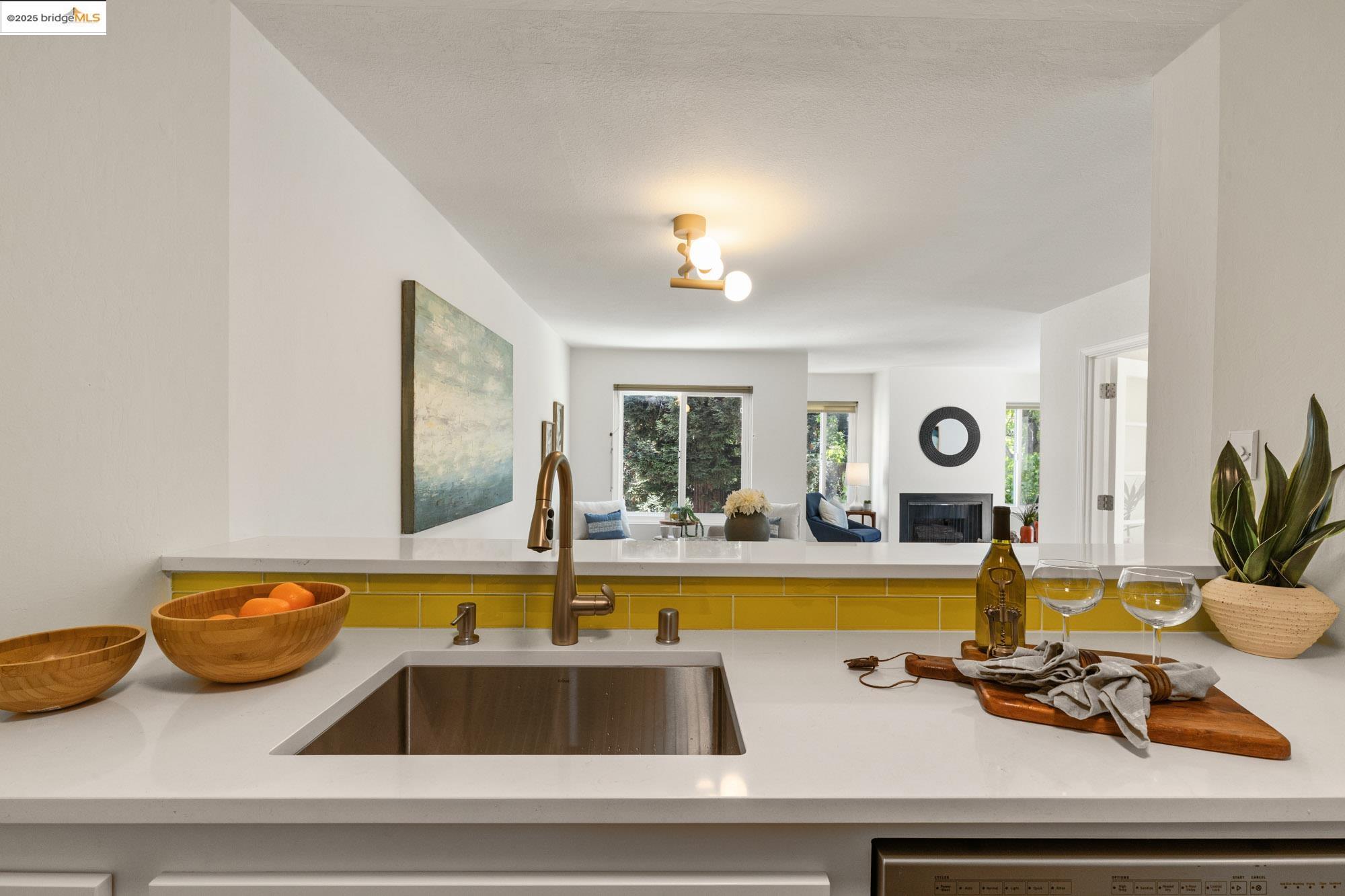 288 Whitmore St # 202