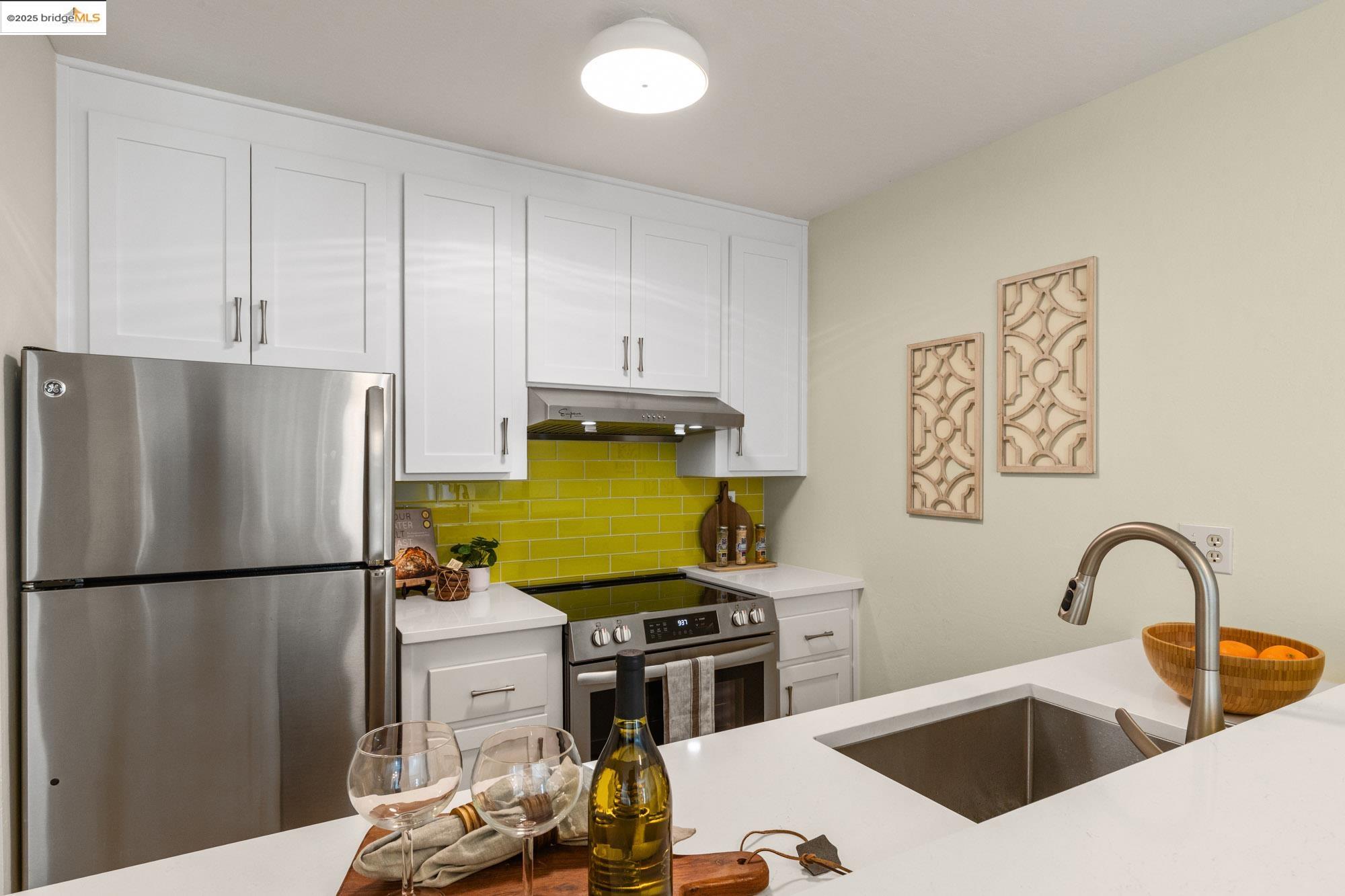 288 Whitmore St # 202