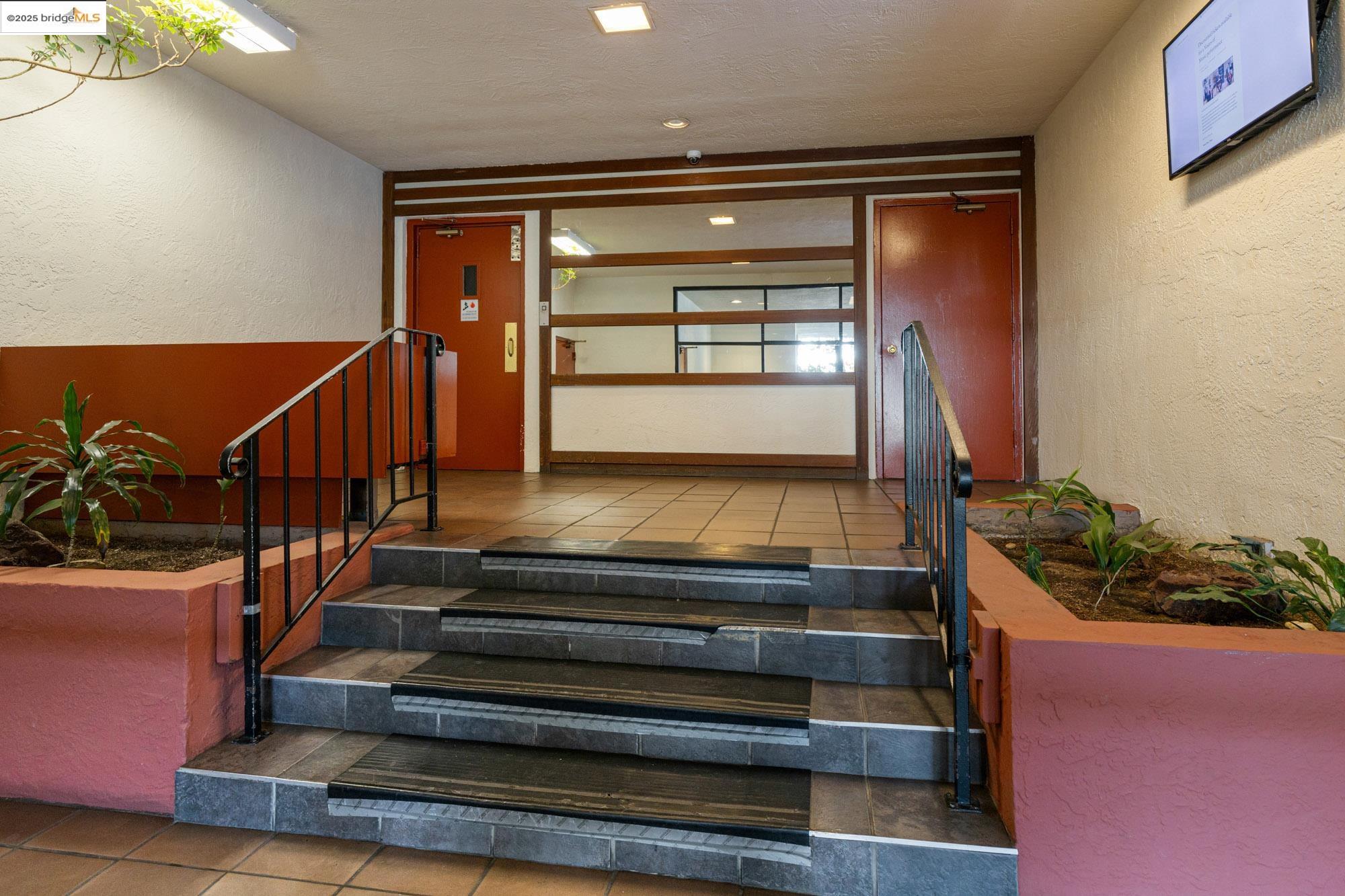 288 Whitmore St # 202