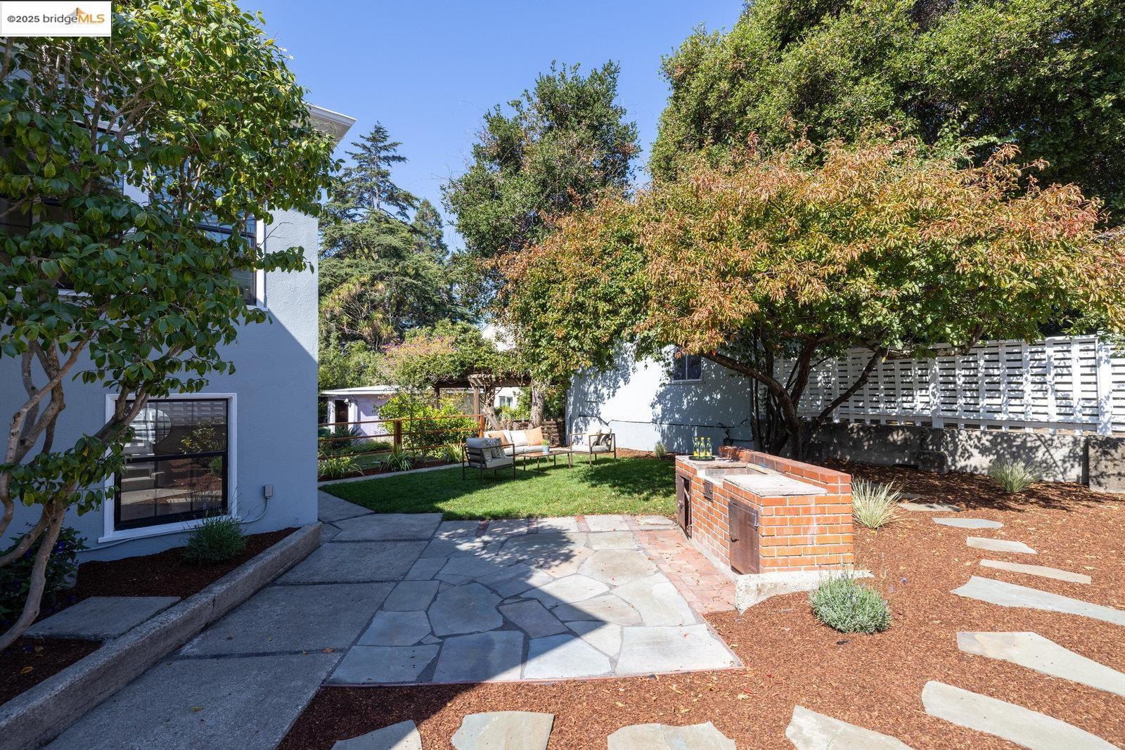 1668 Arch St