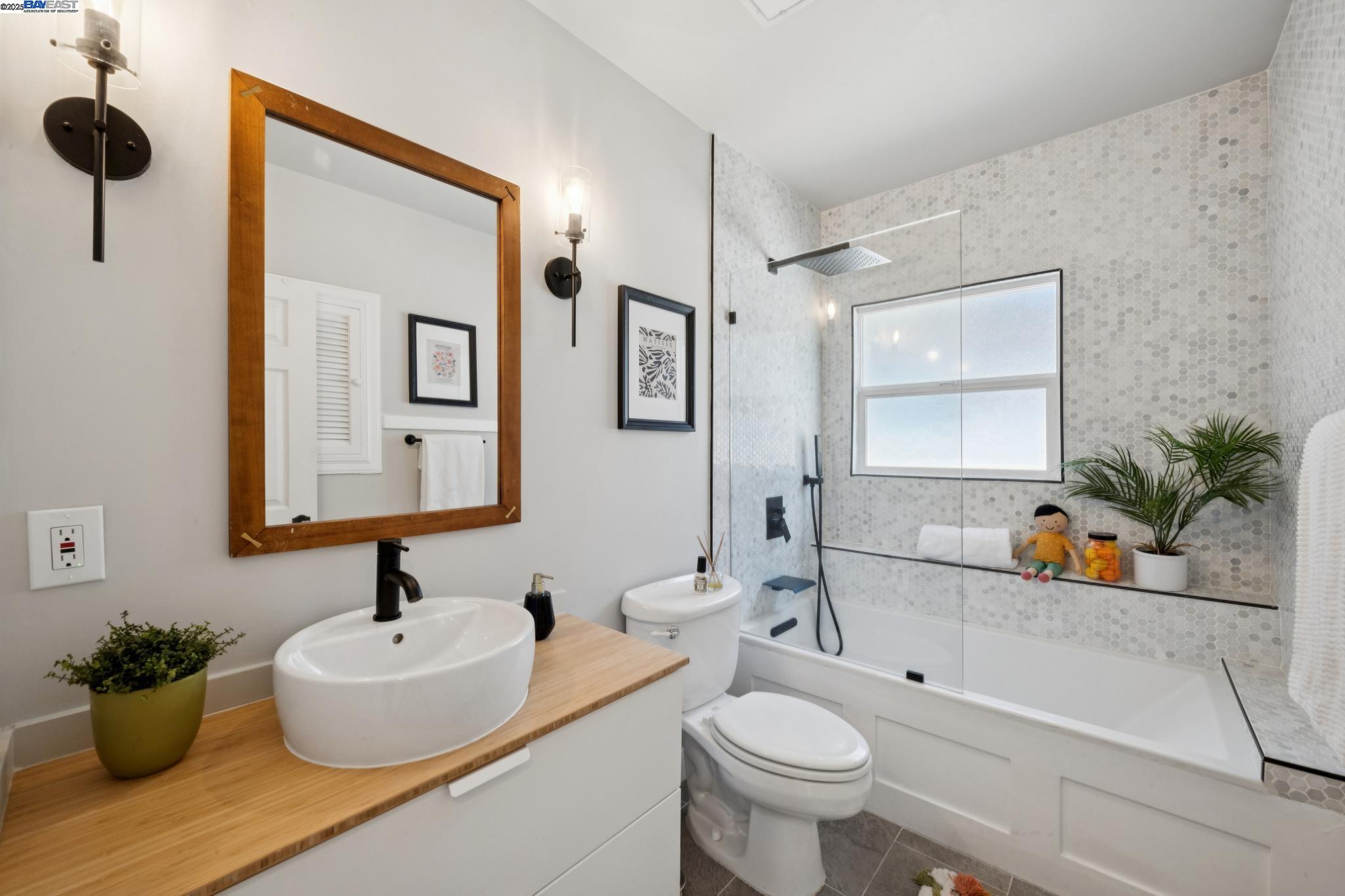 5427 CLAREMONT AVENUE