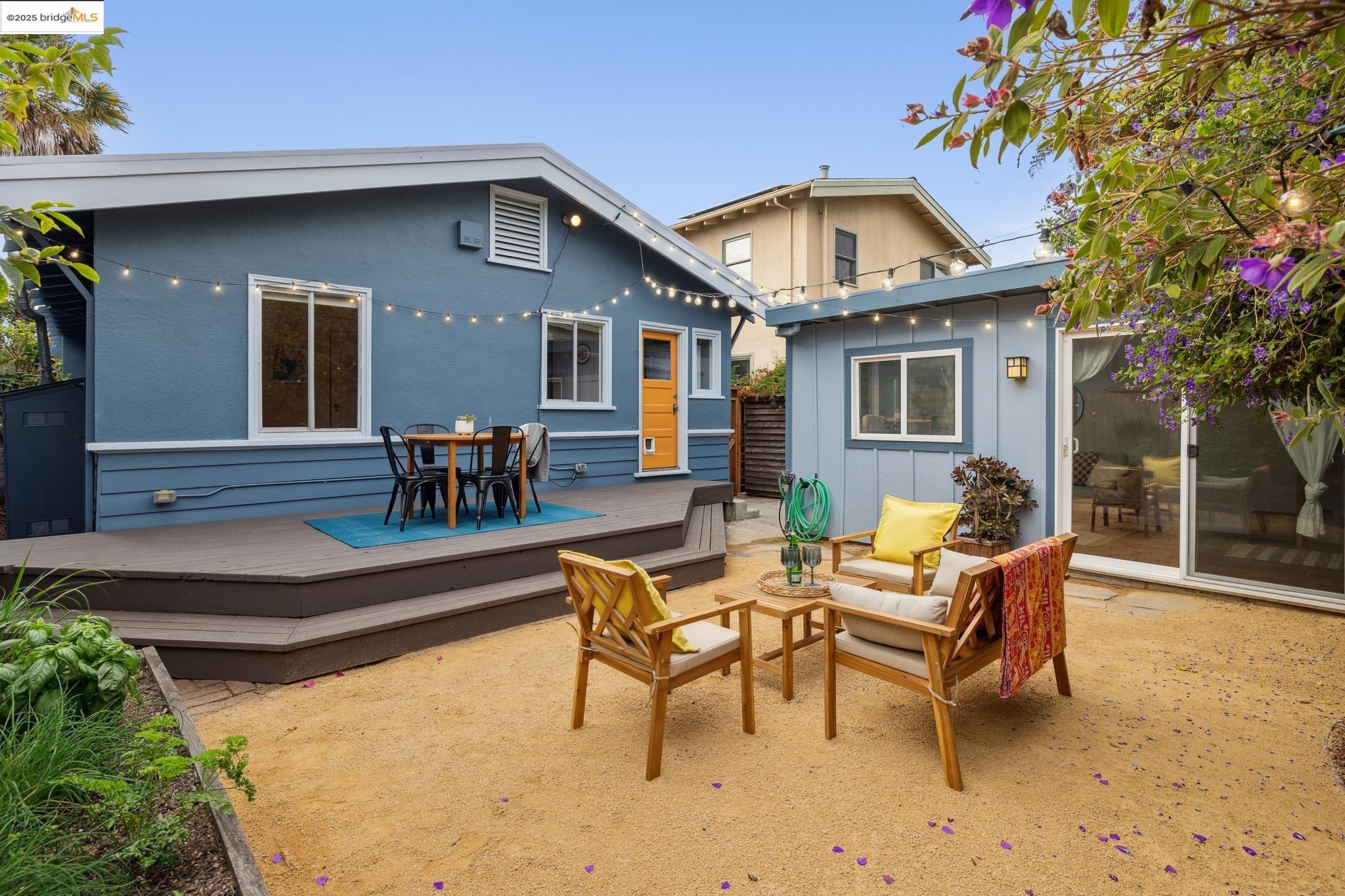 2433 Bonar Street