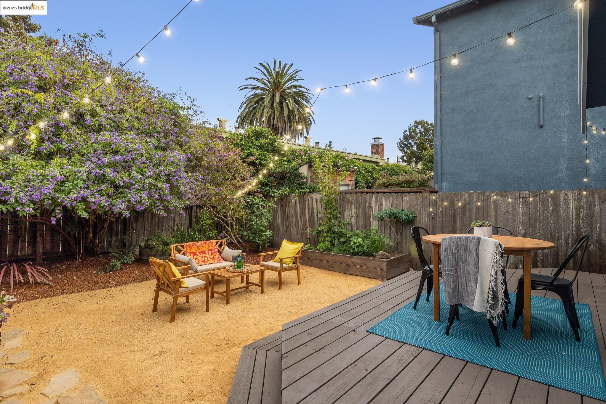 2433 Bonar Street