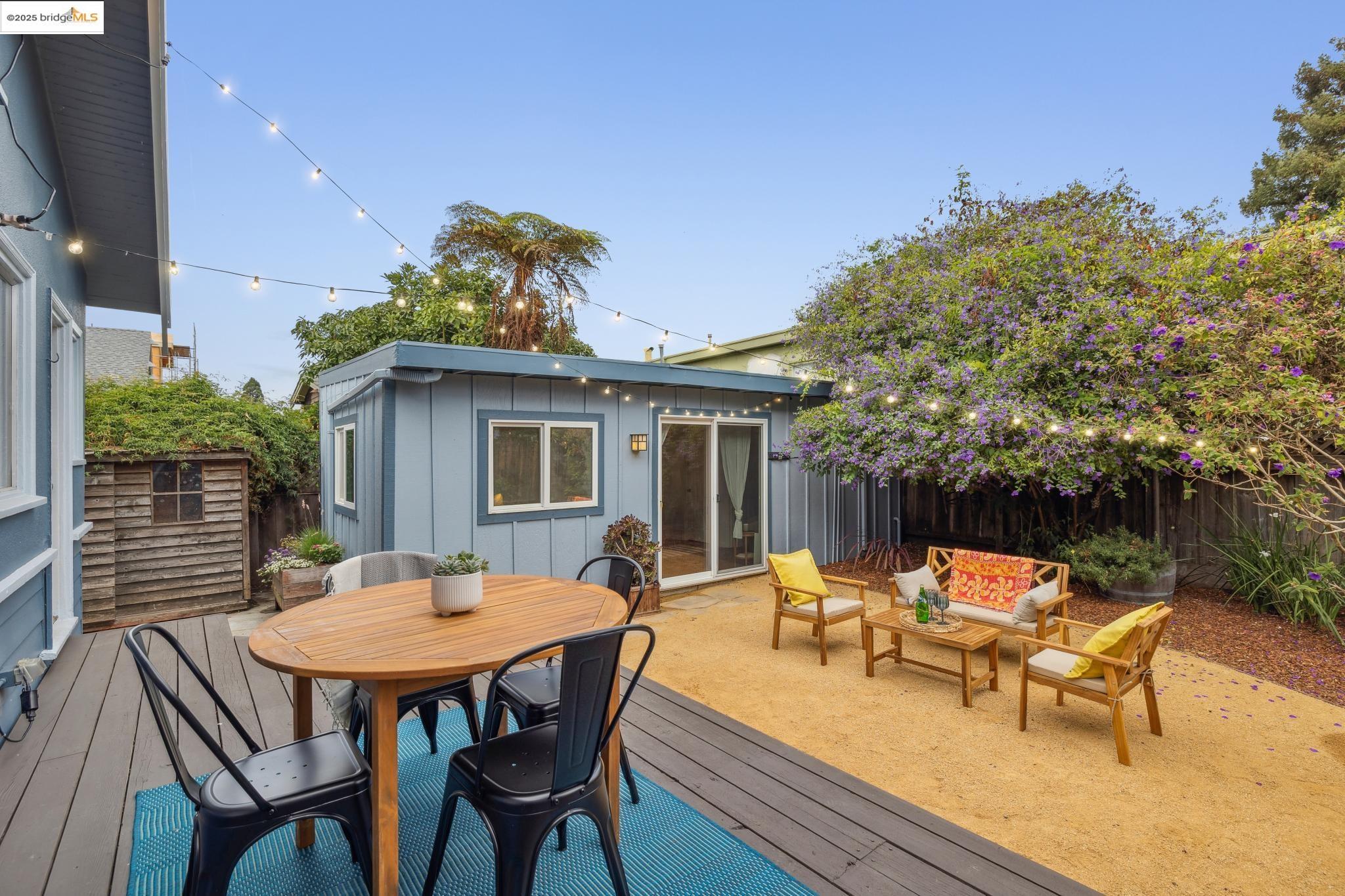 2433 Bonar Street