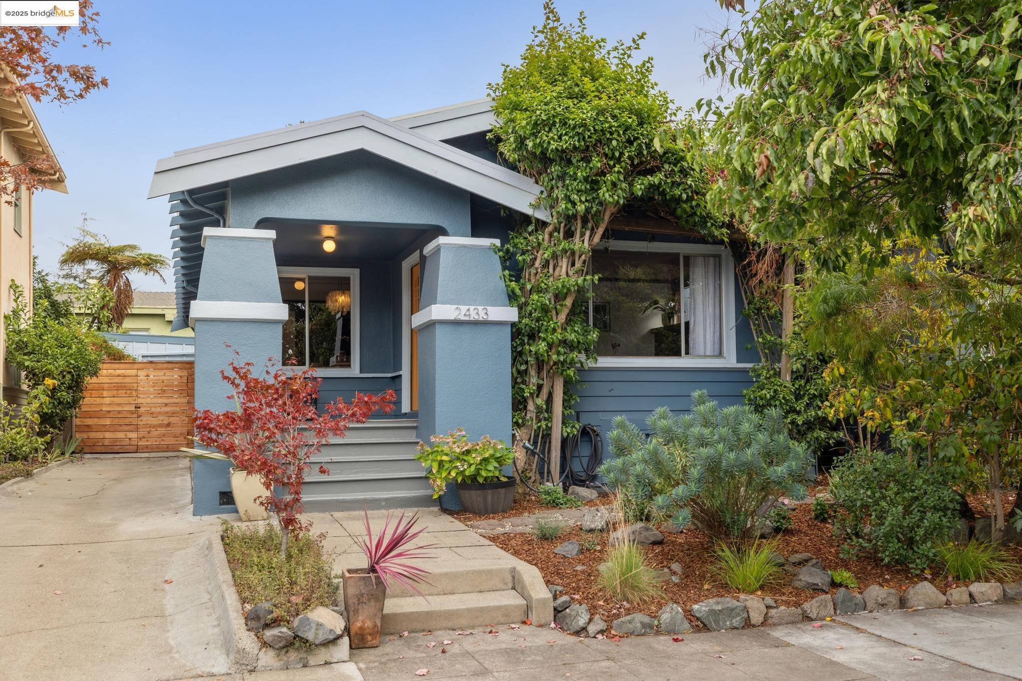 2433 Bonar Street