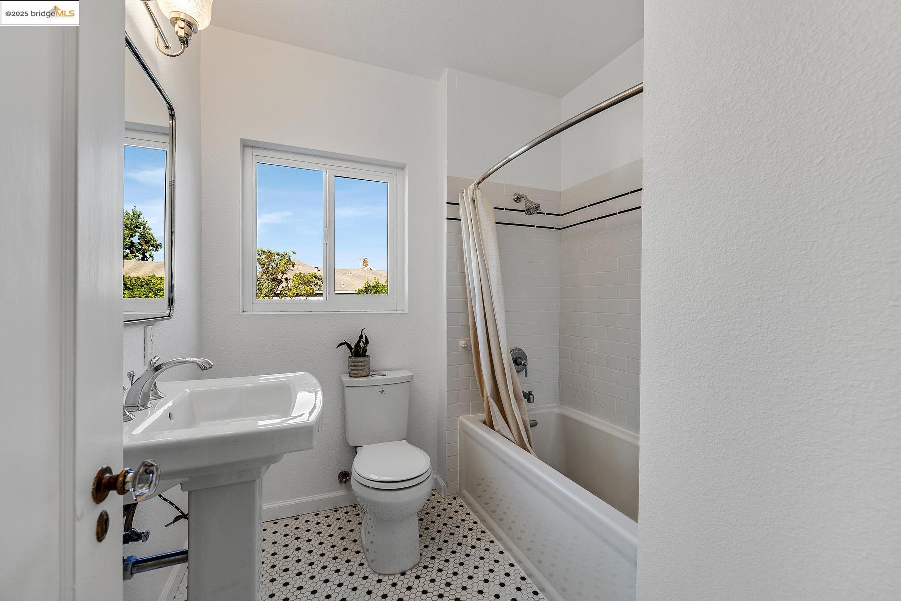 4267 Montgomery Street