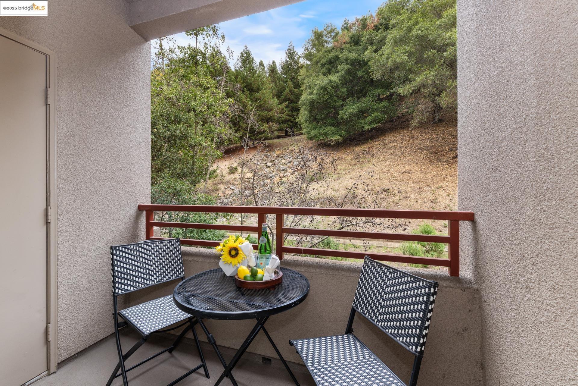 240 Caldecott Ln # 208