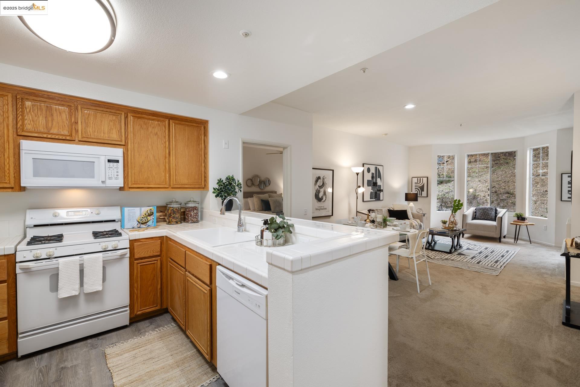 240 Caldecott Ln # 208