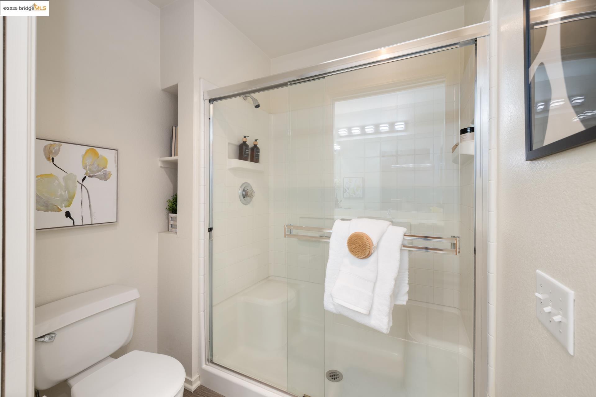 240 Caldecott Ln # 208