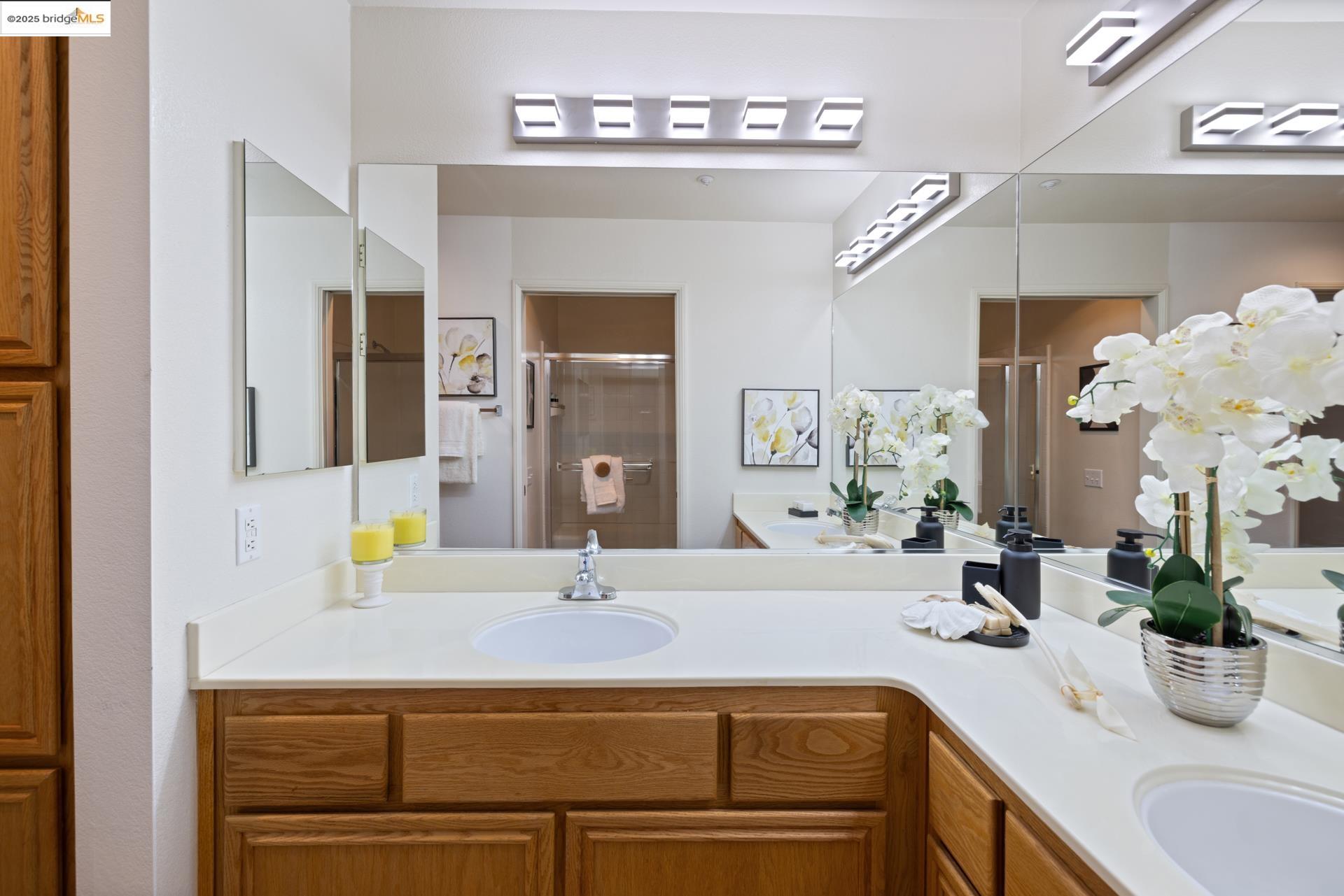 240 Caldecott Ln # 208