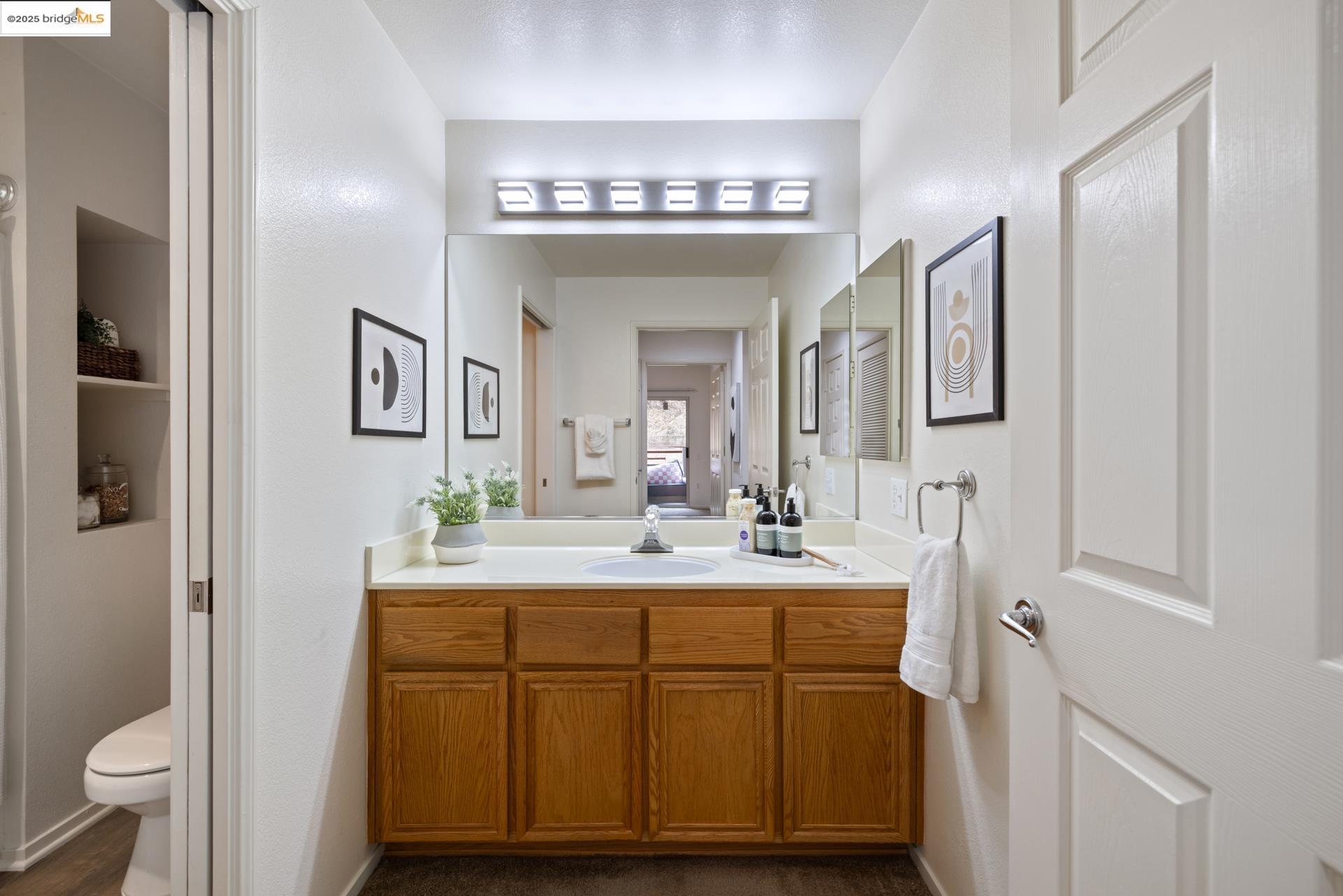 240 Caldecott Ln # 208