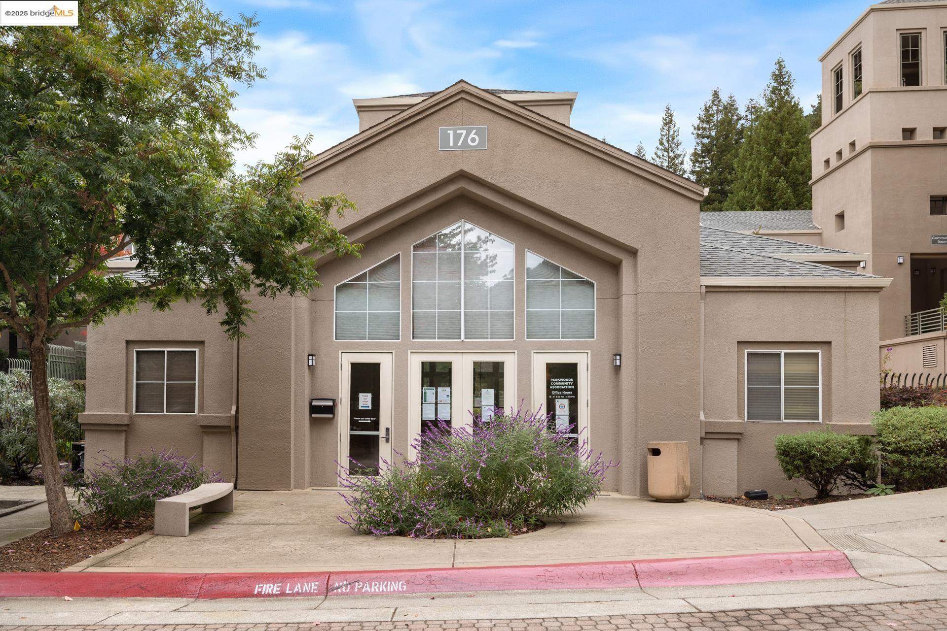 240 Caldecott Ln # 208