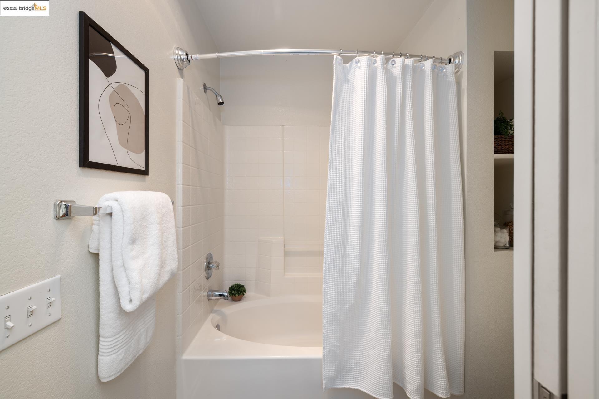 240 Caldecott Ln # 208