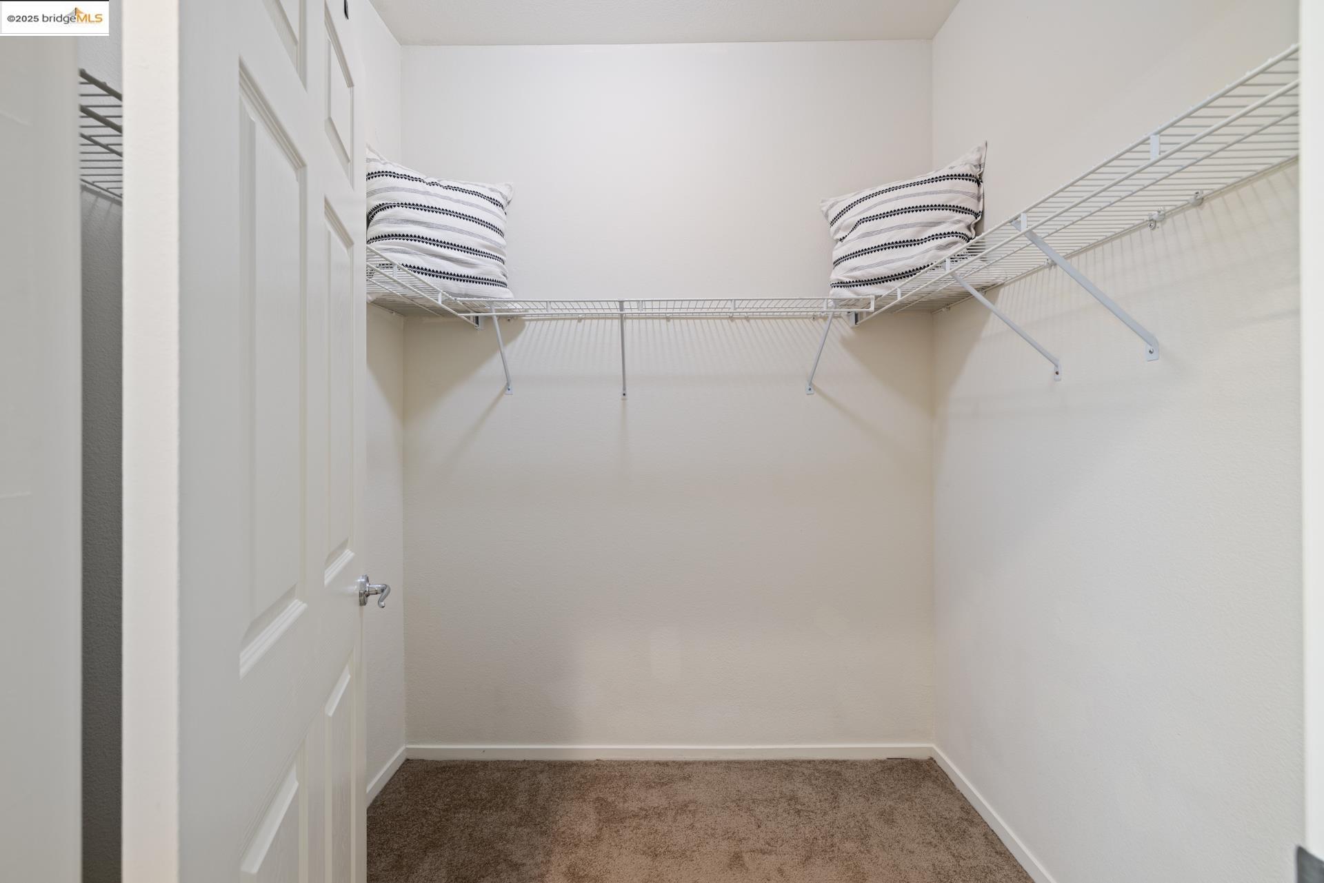 240 Caldecott Ln # 208