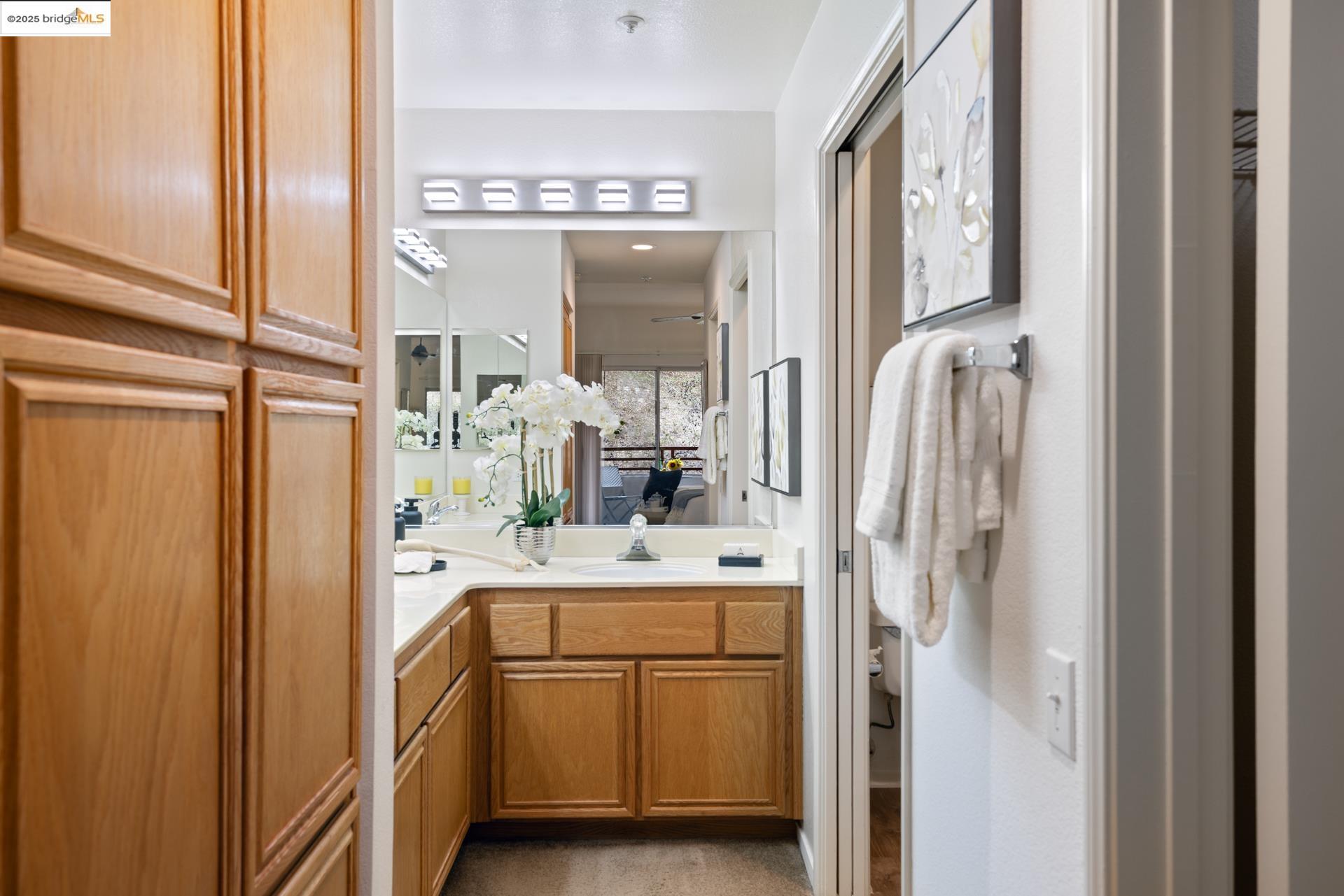 240 Caldecott Ln # 208